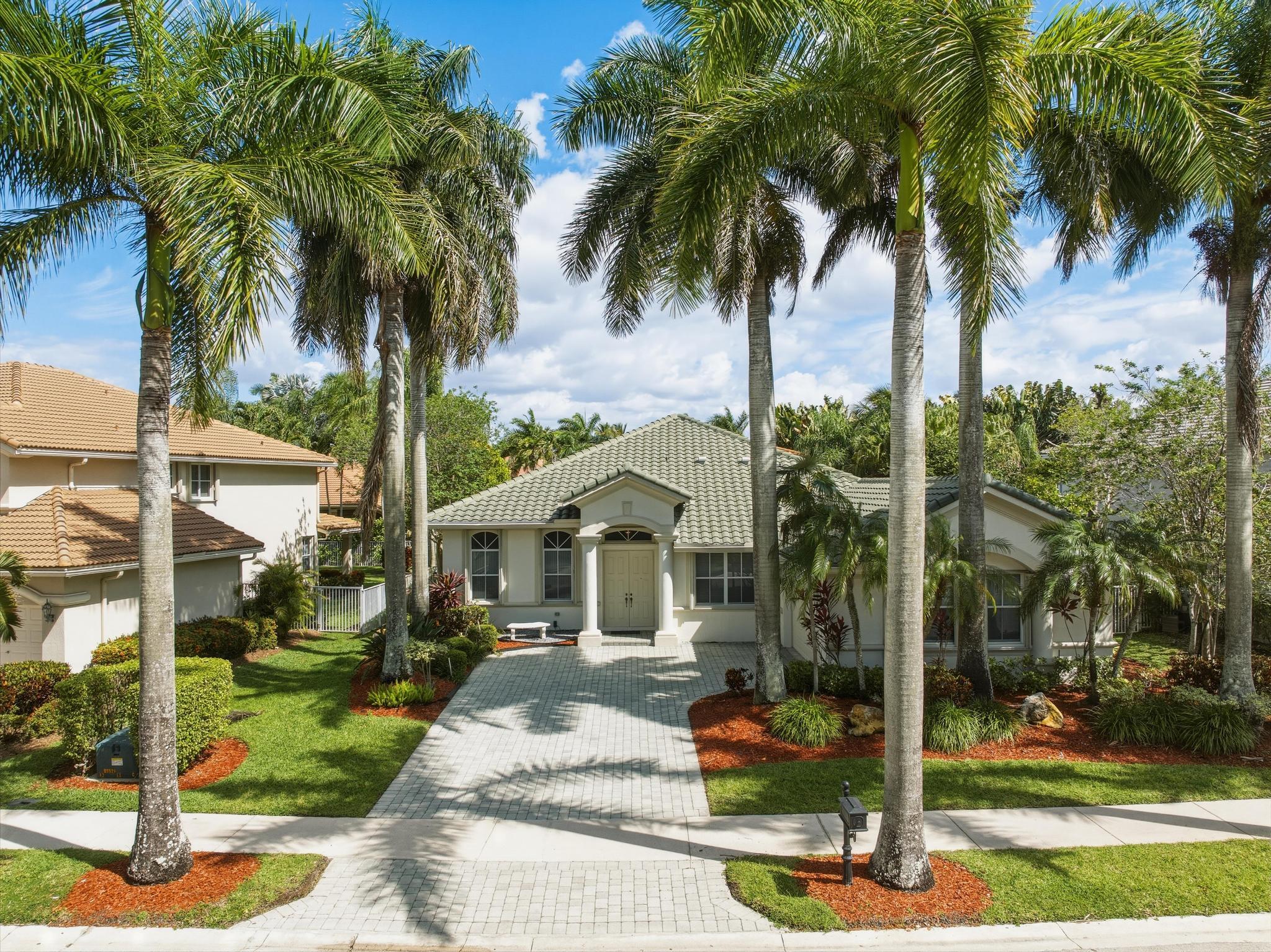 Foto de propiedad en 2053 Quail Roost Drive, Weston, FL 33327 Weston con MLS# 