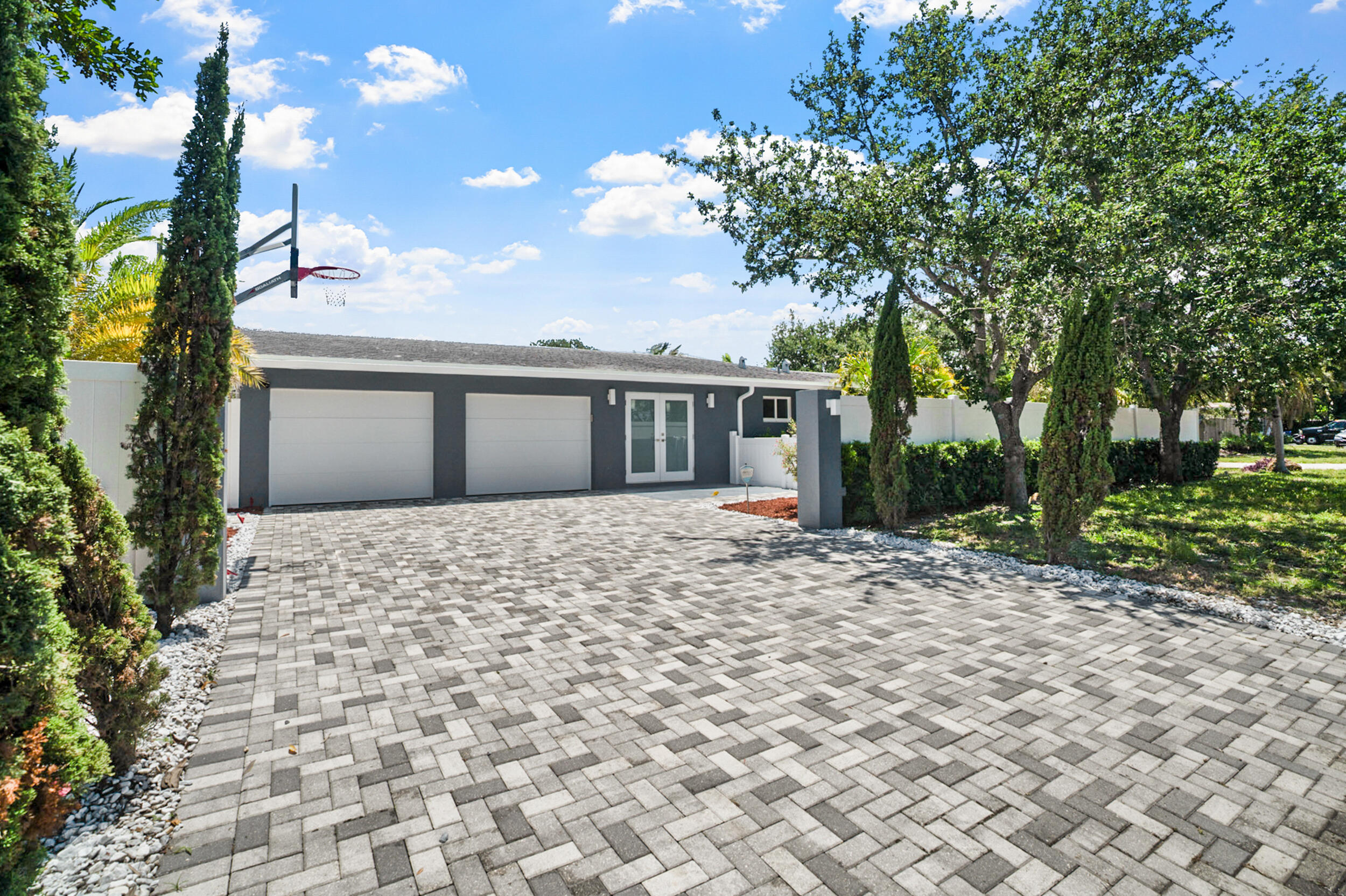 Foto de propiedad en 5496 NE 22nd Avenue, Fort Lauderdale, FL 33308 Fort Lauderdale con MLS# 