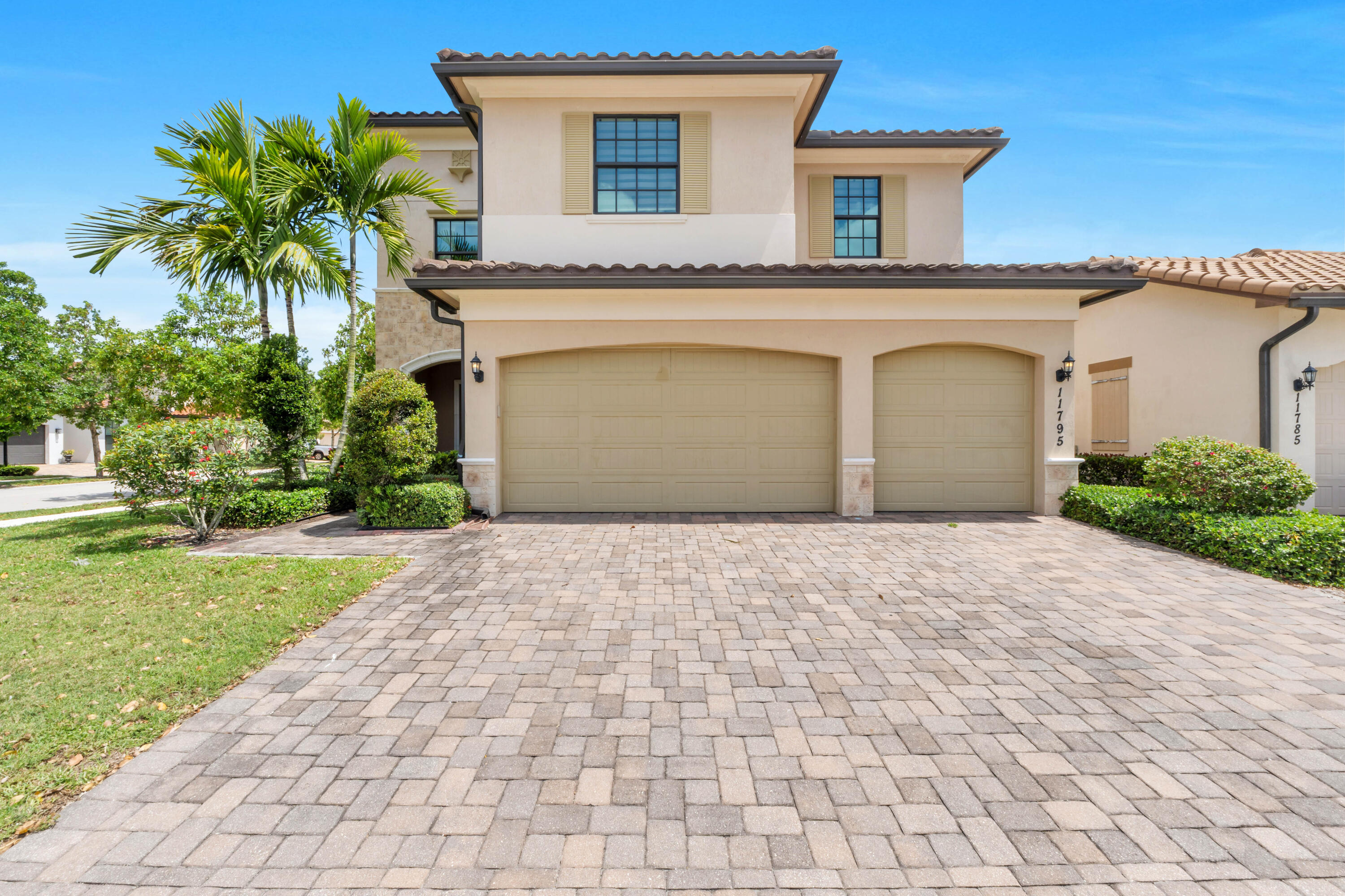 Foto de propiedad en 11795 Waterway Circle, Parkland, FL 33076 Parkland con MLS# 