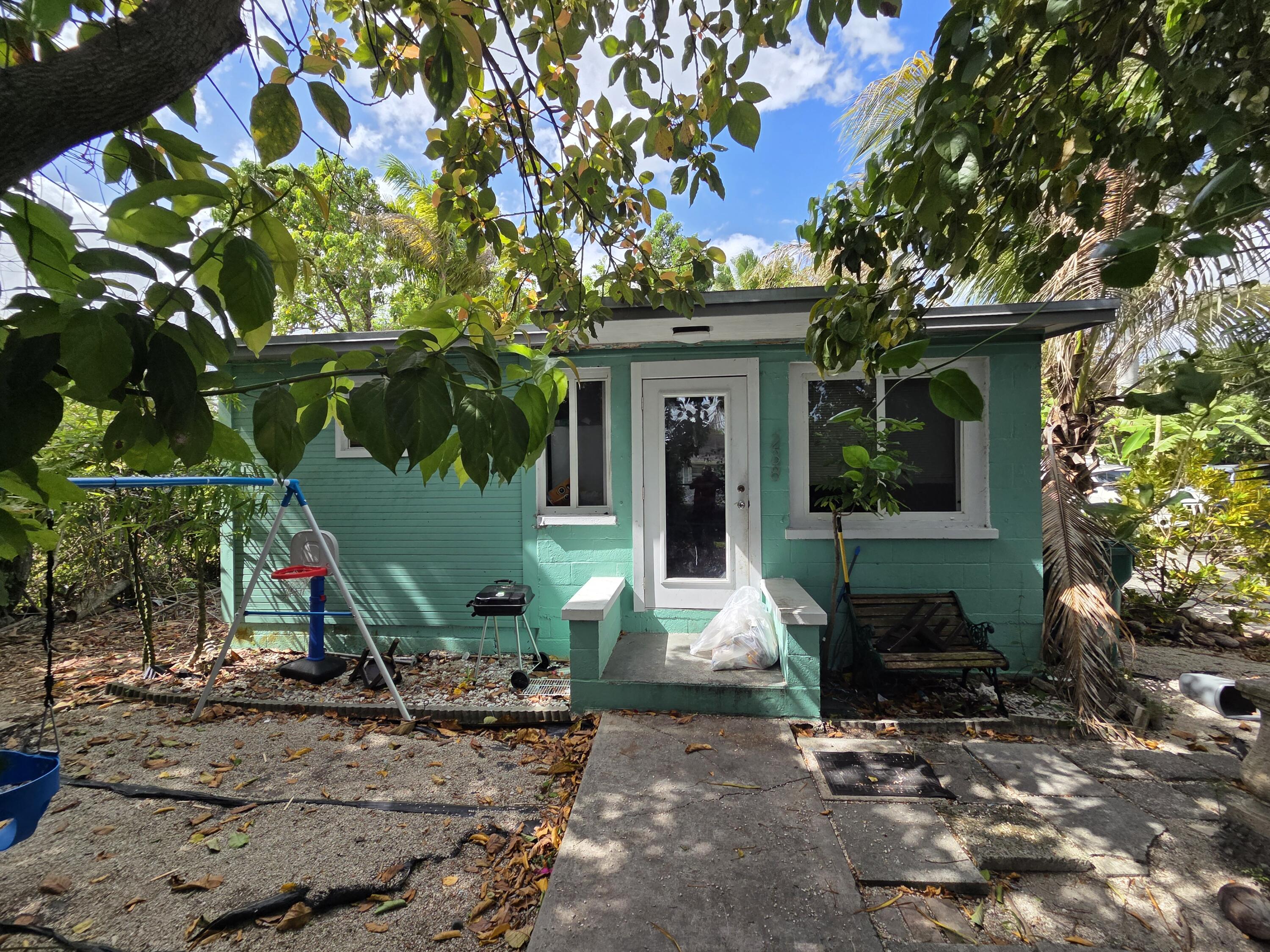 Foto de propiedad en 238 SW 1st Street, Florida City, FL 33034 Florida City con MLS# 