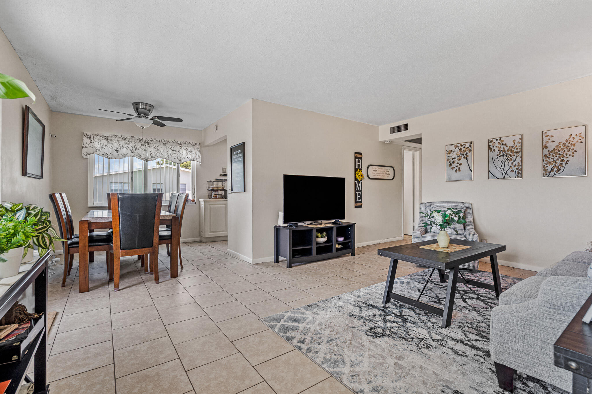 Foto de propiedad en 167 Cambridge G, West Palm Beach, FL 33417 West Palm Beach con MLS# 