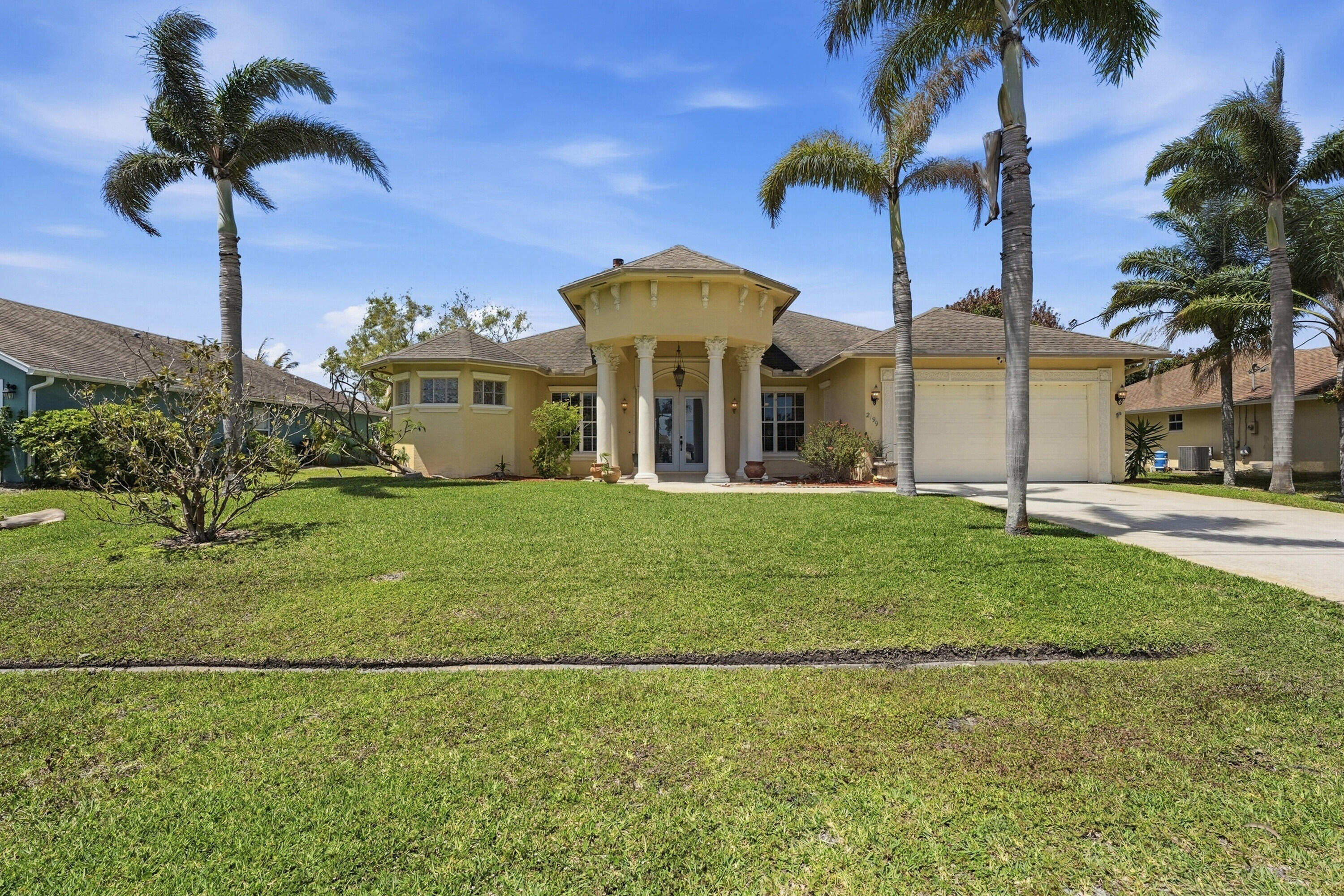 Foto de propiedad en 2199 SE Heathwood Circle, Port St. Lucie, FL 34952 Port St. Lucie con MLS# 