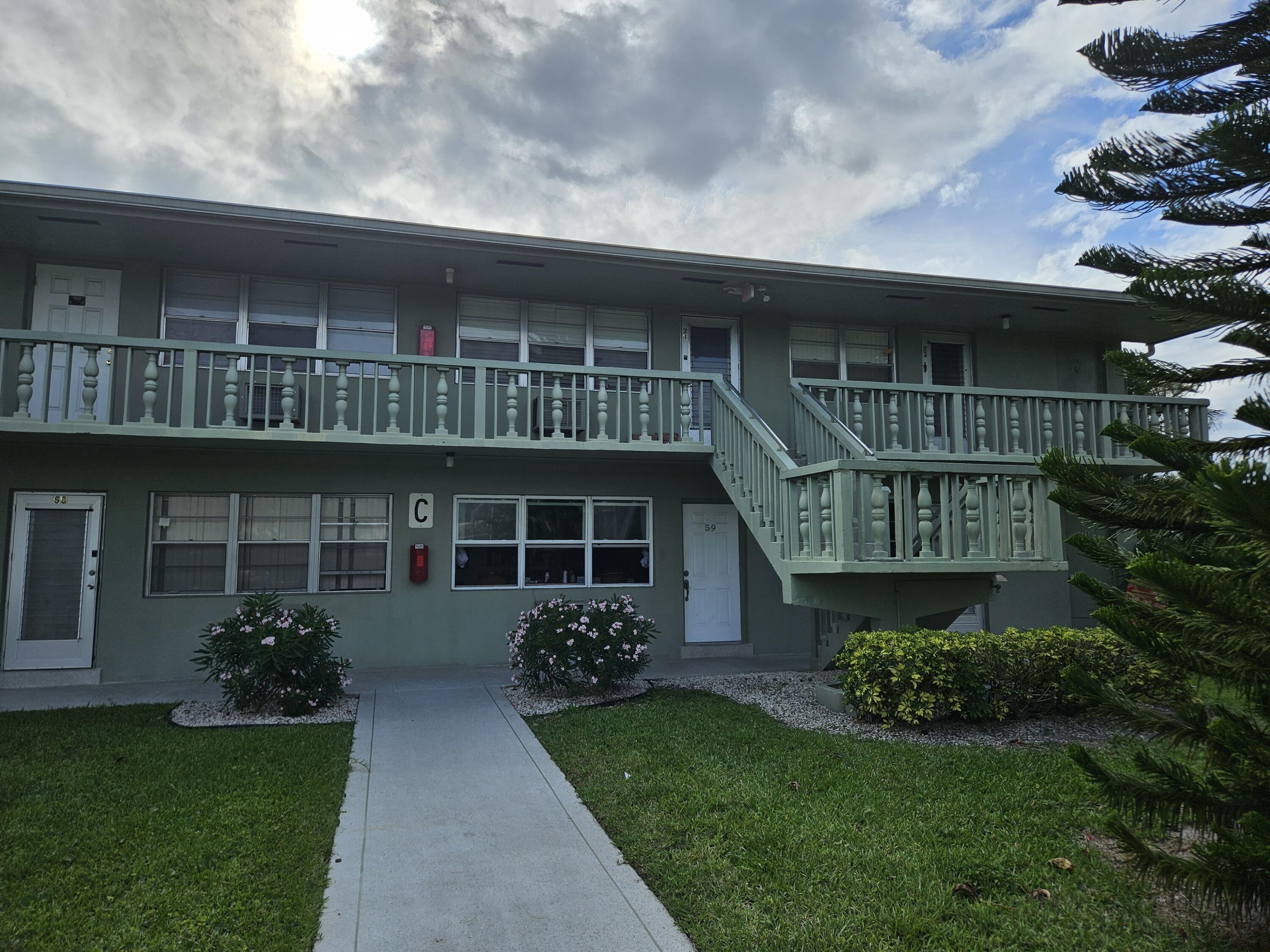 Foto de propiedad en 71 Easthampton C, West Palm Beach, FL 33417 West Palm Beach con MLS# 