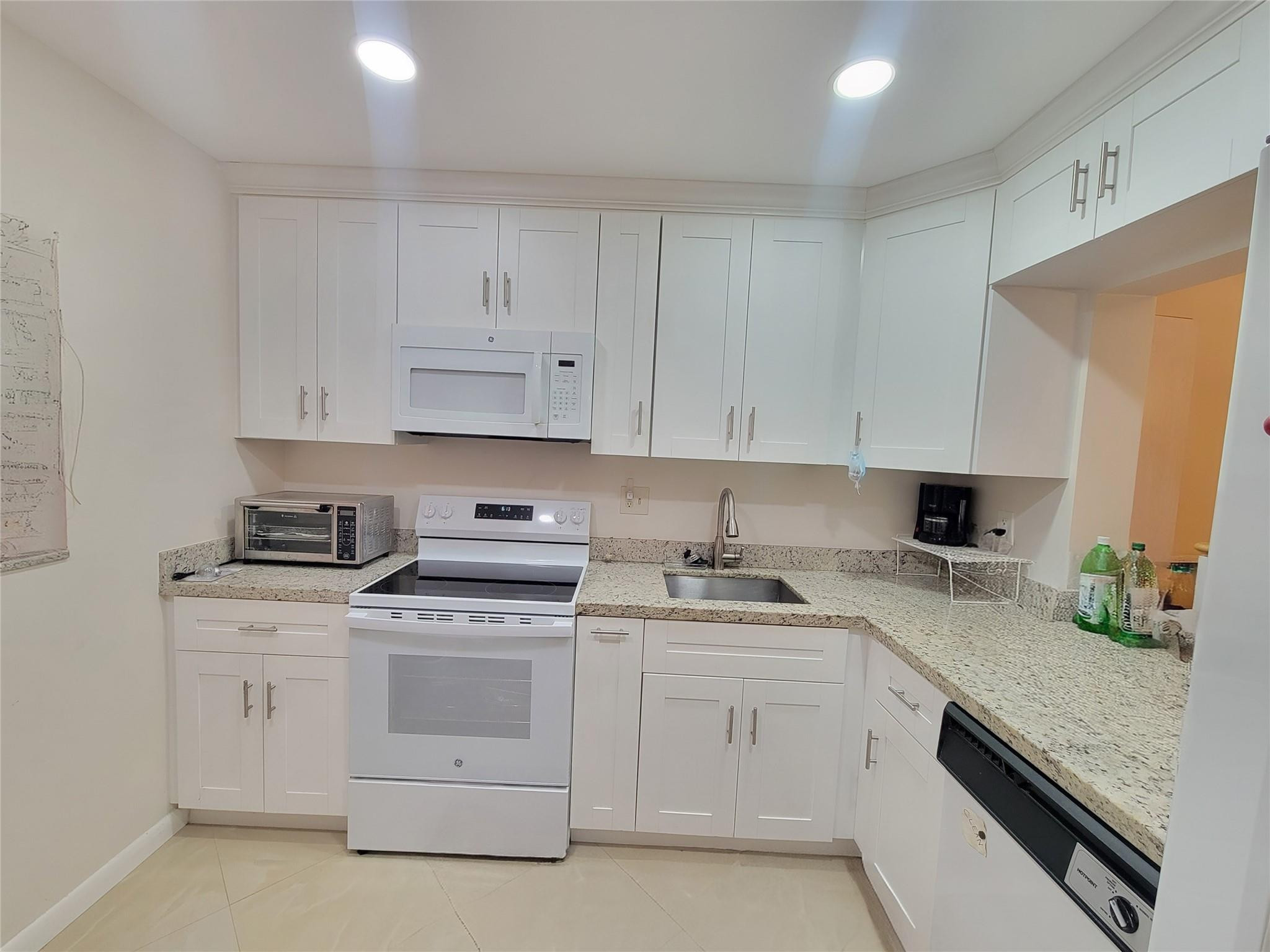 Foto de propiedad en 5945 Del Lago Circle, Sunrise, FL 33313 Sunrise con MLS# 