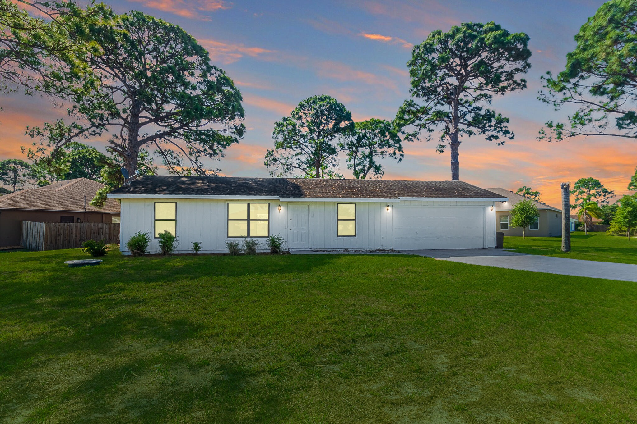 Foto de propiedad en 993 SW Cecil Lane, Port St. Lucie, FL 34953 Port St. Lucie con MLS# 