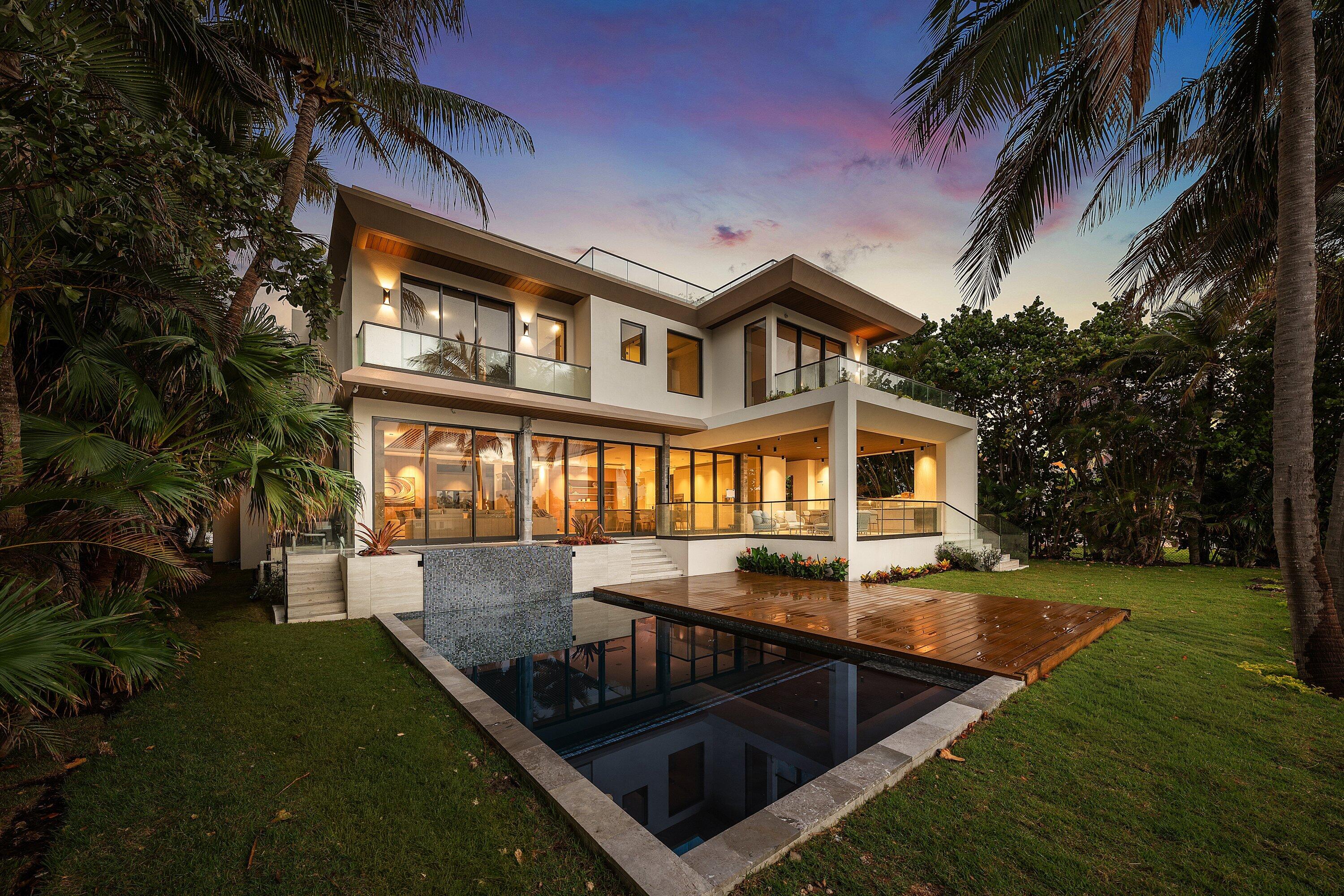 Foto de propiedad en 5 Barefoot Lane, Lantana, FL 33462 Lantana con MLS# 