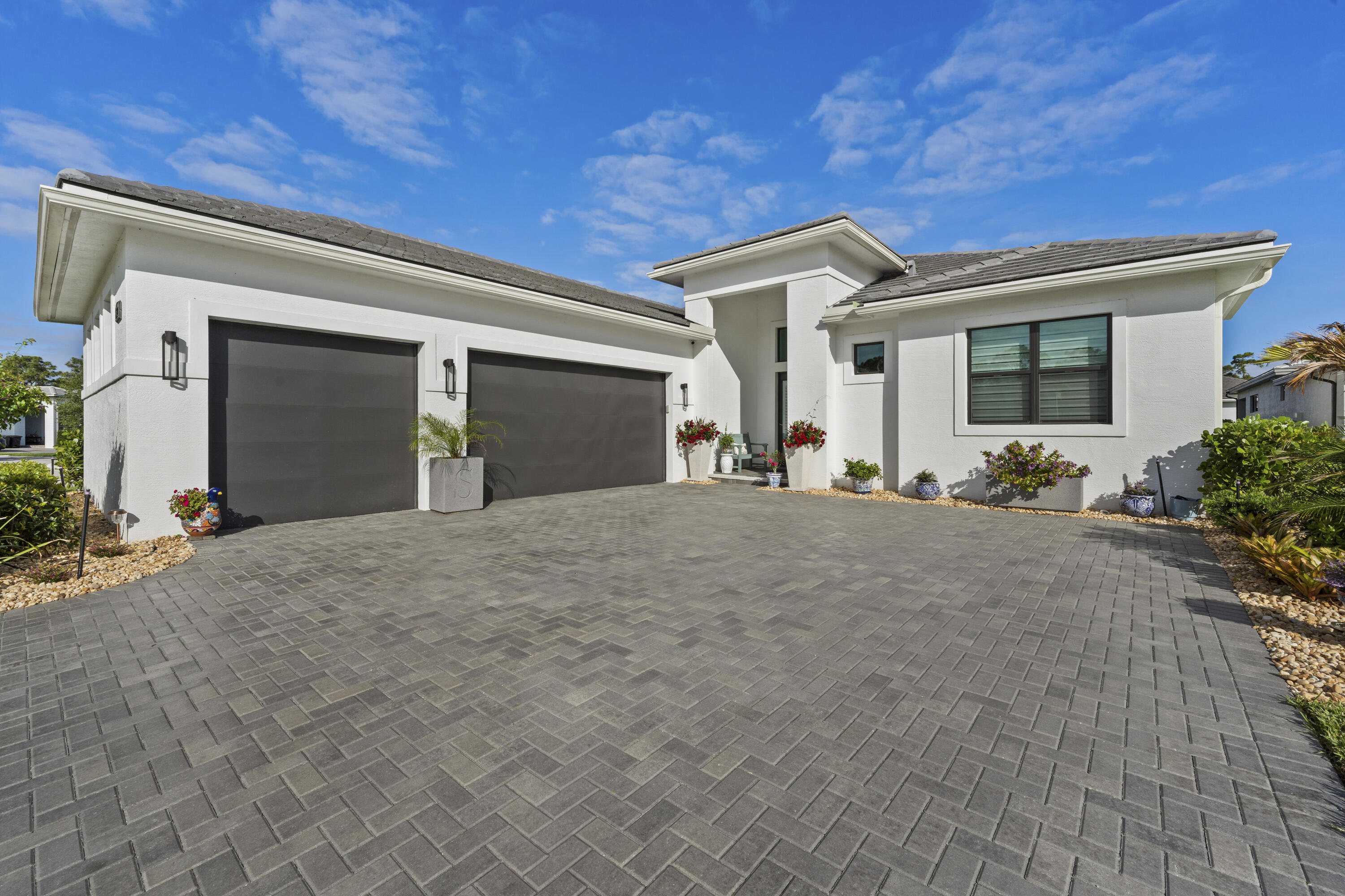 Foto de propiedad en 2044 SE Mosaic Boulevard, Port St. Lucie, FL 34984 Port St. Lucie con MLS# 