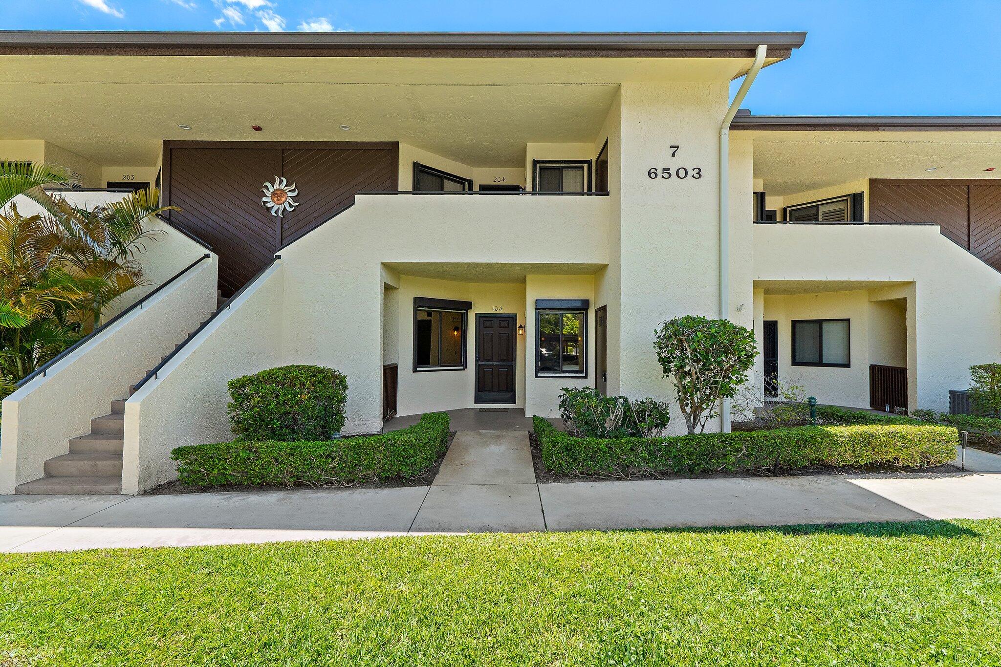 Foto de propiedad en 6503 SE Williamsburg Drive 104, Hobe Sound, FL 33455 Hobe Sound con MLS# 