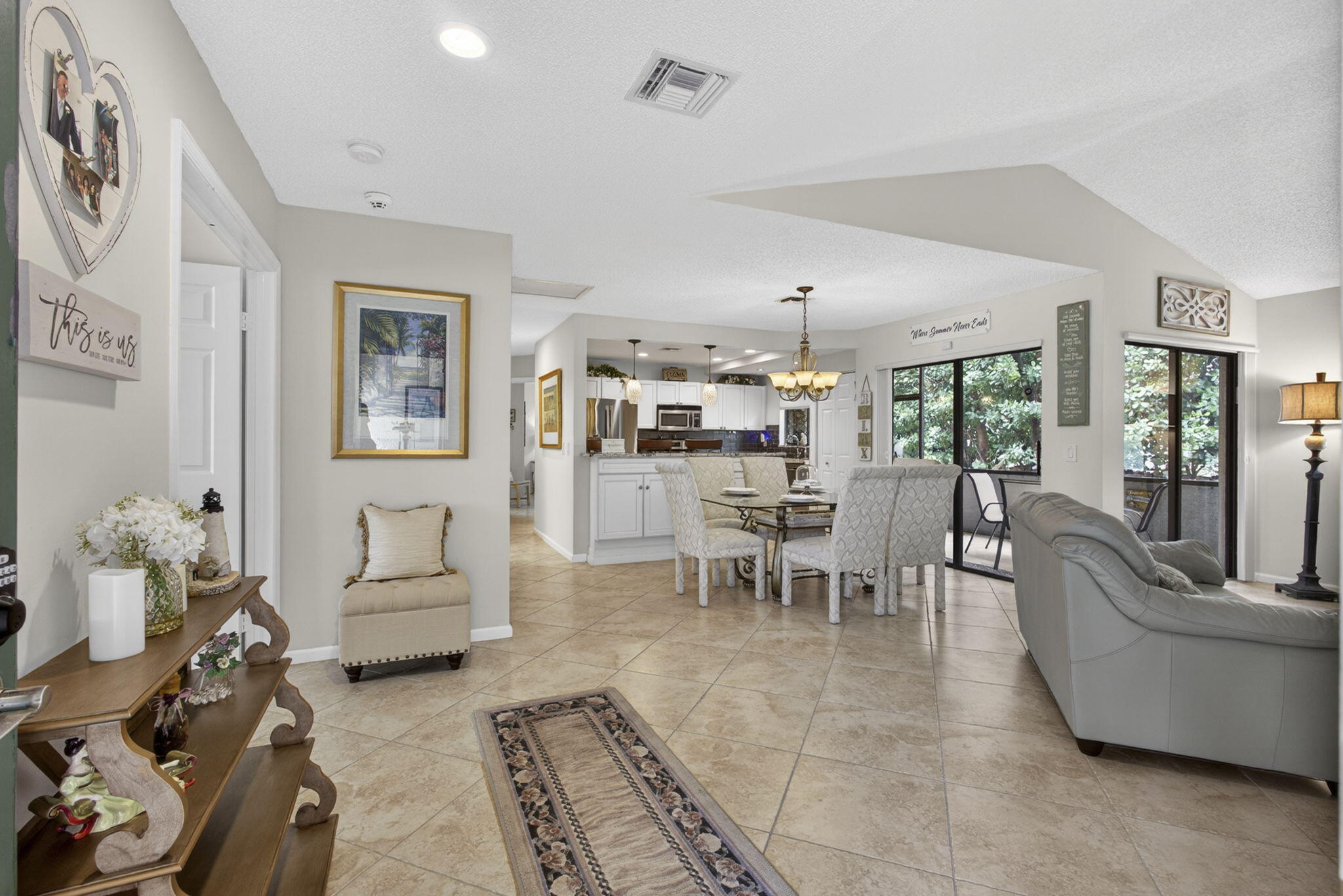 Foto de propiedad en 23 Lexington Lane W B, Palm Beach Gardens, FL 33418 Palm Beach Gardens con MLS# 