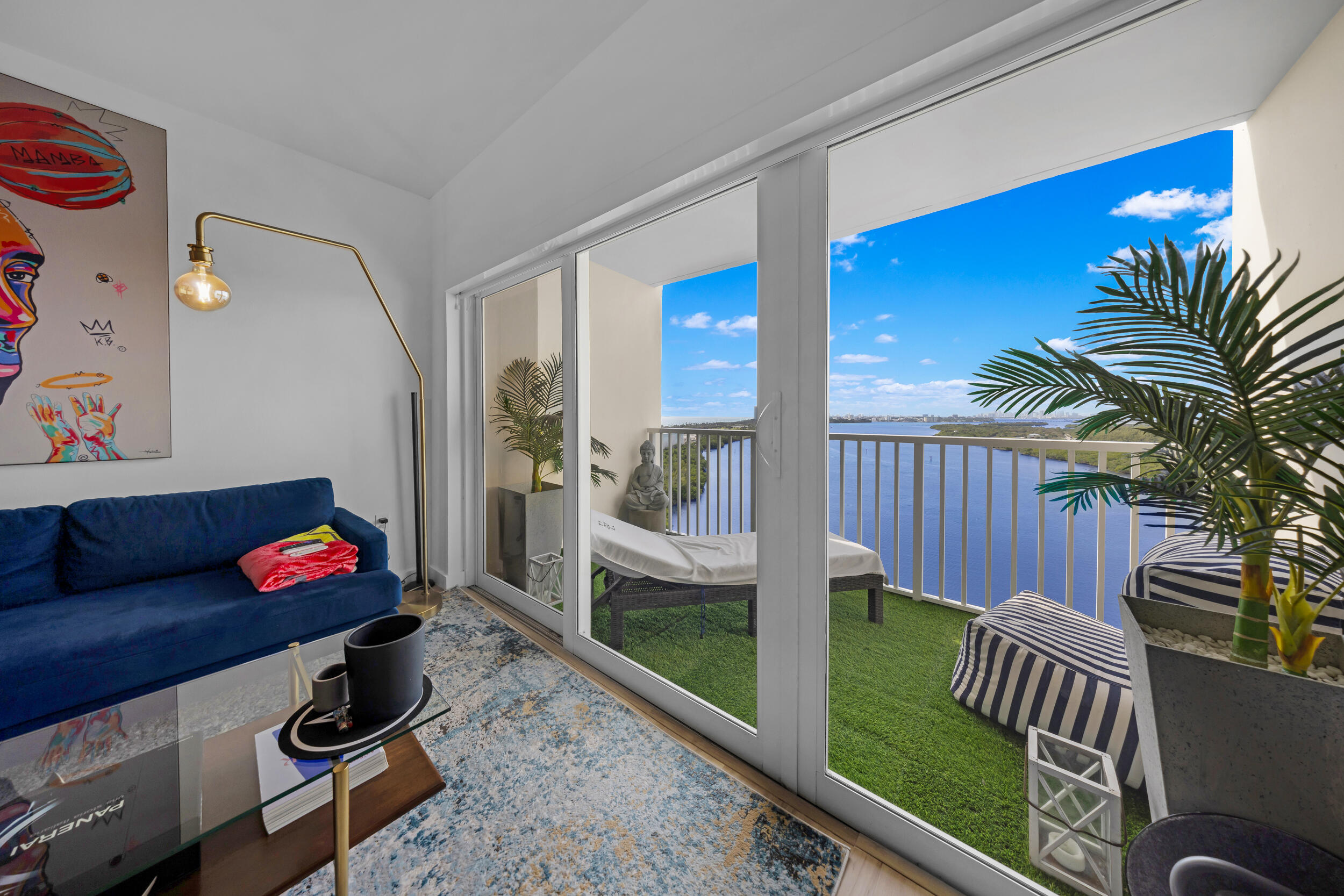 Foto de propiedad en 300 Bayview Drive 1614, Sunny Isles Beach, FL 33160 Sunny Isles Beach con MLS# 