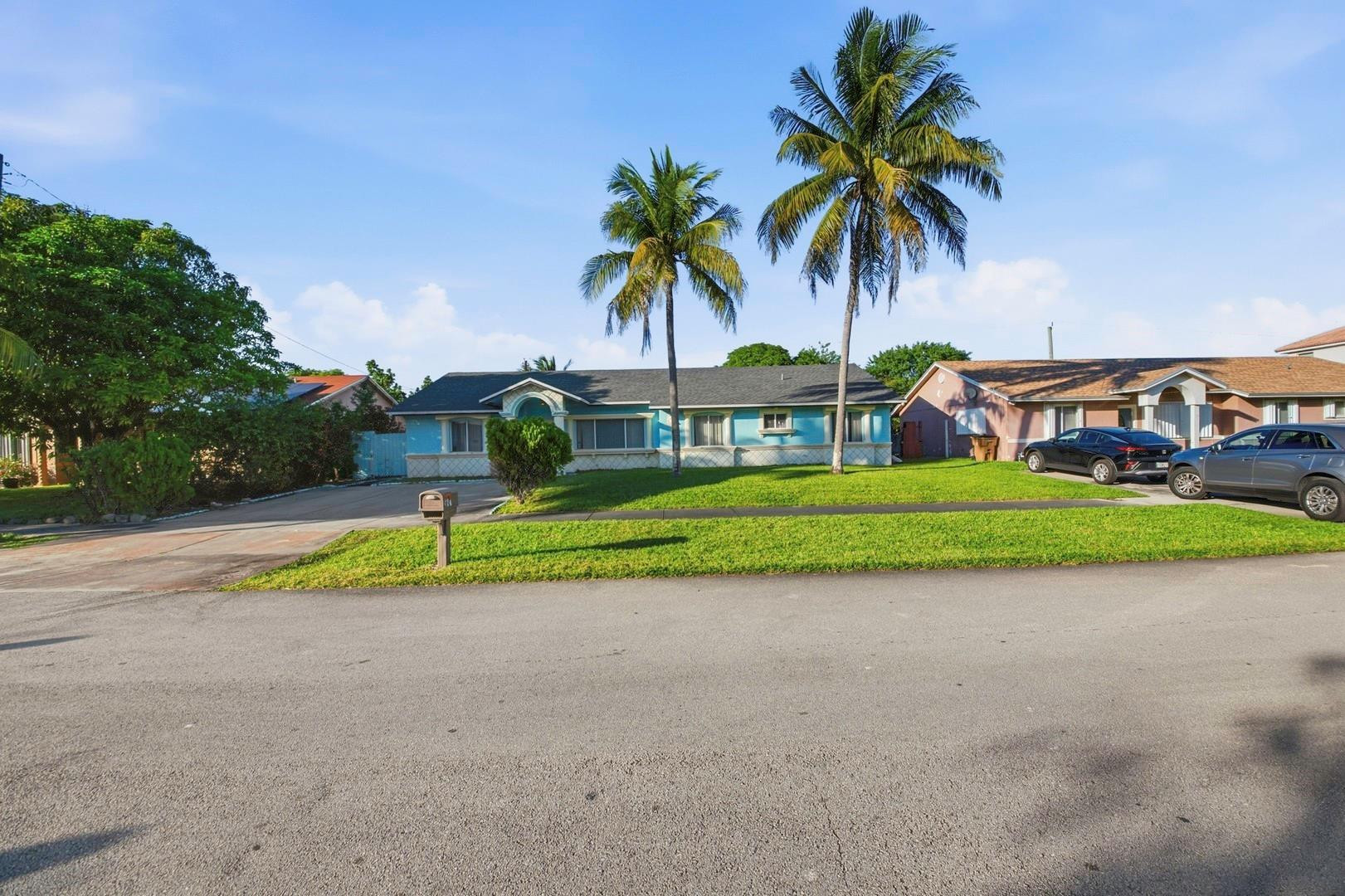 Foto de propiedad en 561 NE 38th Street, Deerfield Beach, FL 33064 Deerfield Beach con MLS# 