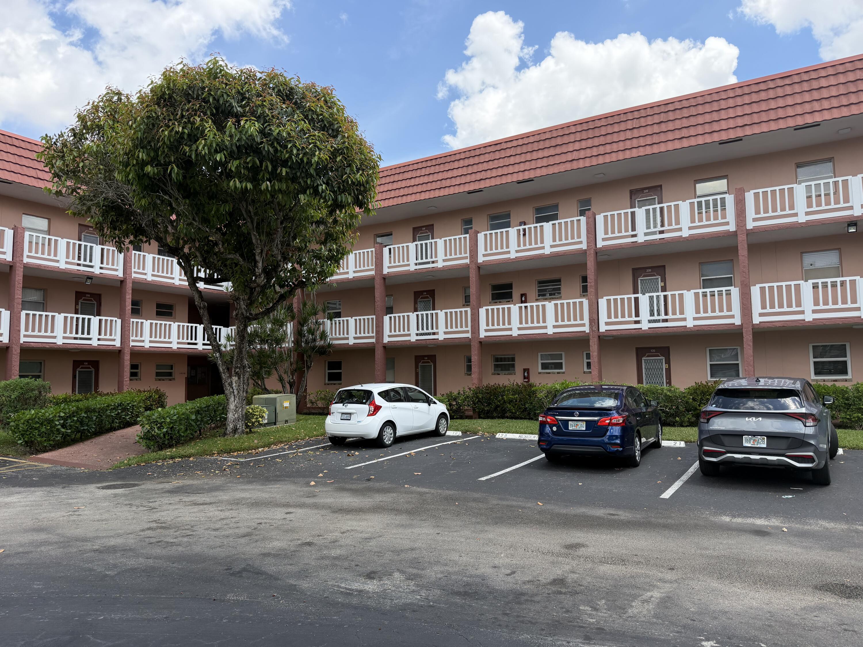 Foto de propiedad en 9441 Sunrise Lakes Boulevard 308, Sunrise, FL 33322 Sunrise con MLS# 