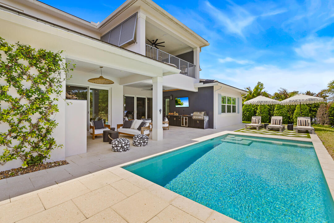 Foto de propiedad en 2465 NE Evinrude Circle, Jensen Beach, FL 34957 Jensen Beach con MLS# 