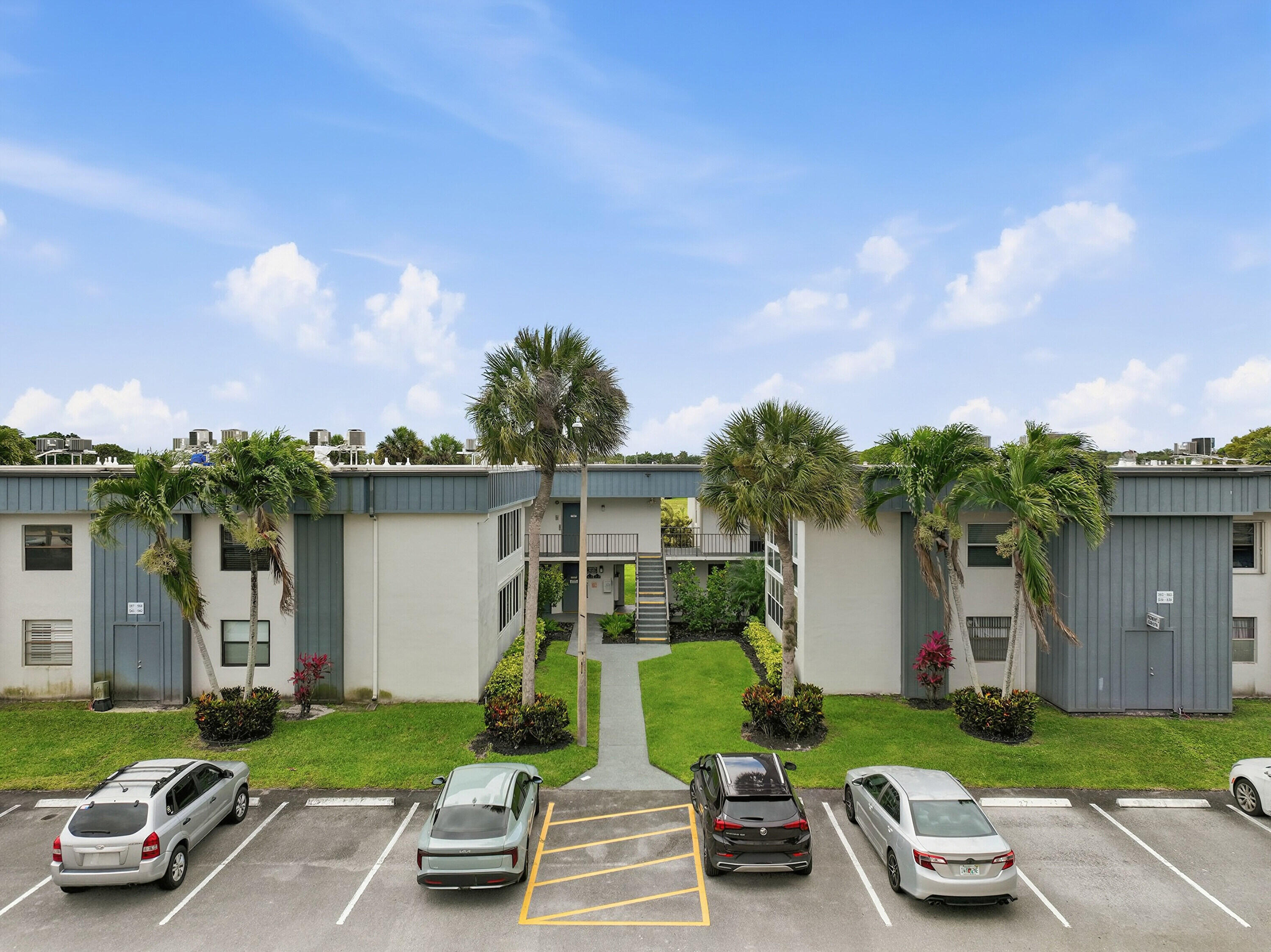Foto de propiedad en 566 Piedmont L, Delray Beach, FL 33484 Delray Beach con MLS# 