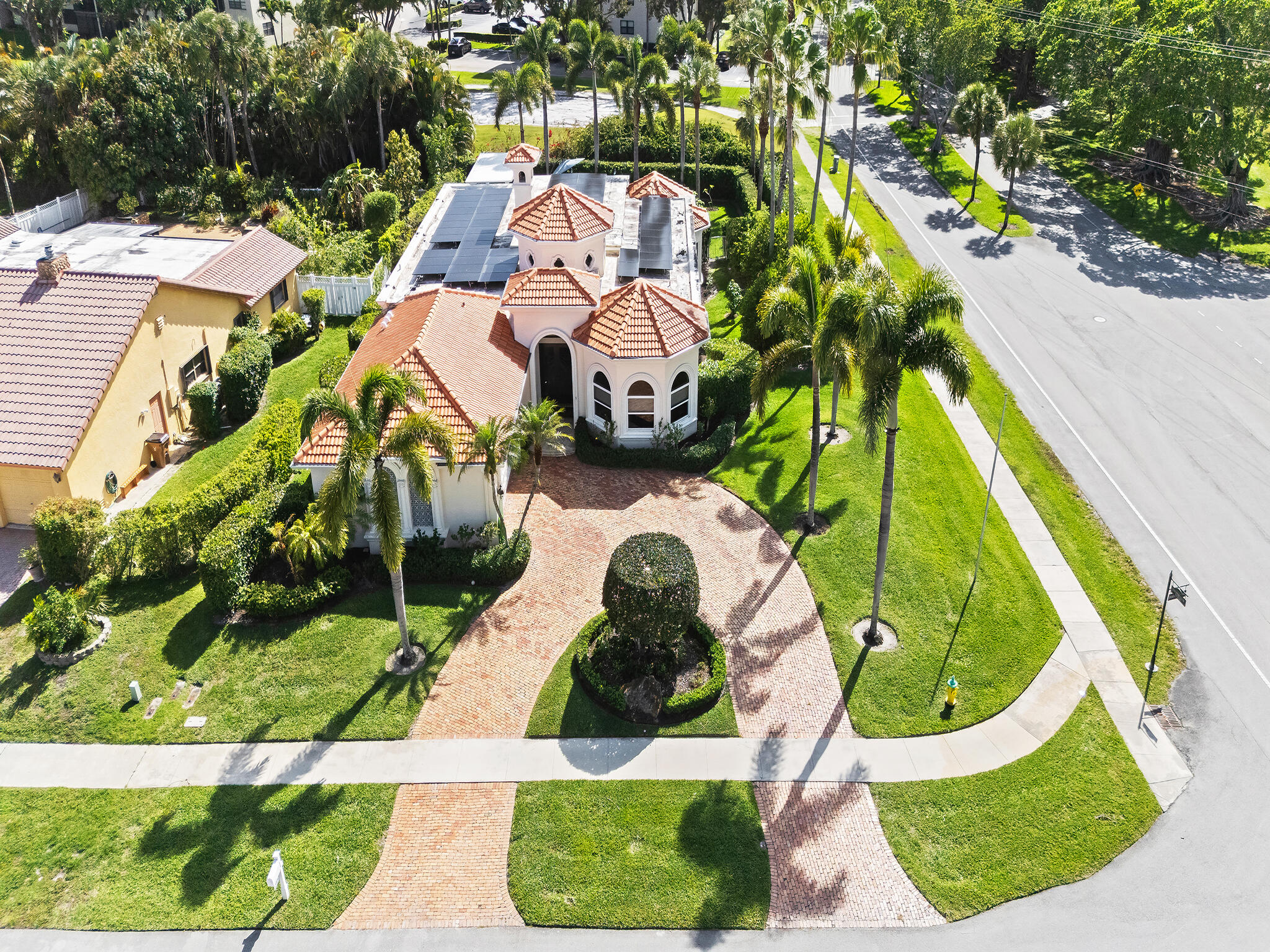 Foto de propiedad en 2370 Deer Creek Trail, Deerfield Beach, FL 33442 Deerfield Beach con MLS# 