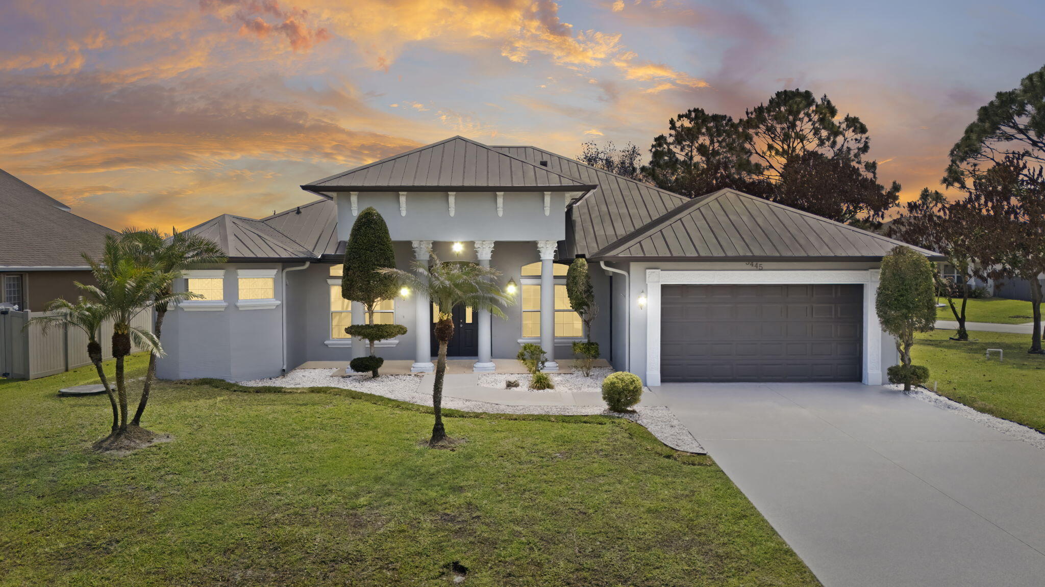 Foto de propiedad en 5445 NW Briscoe Drive, Port St. Lucie, FL 34986 Port St. Lucie con MLS# 