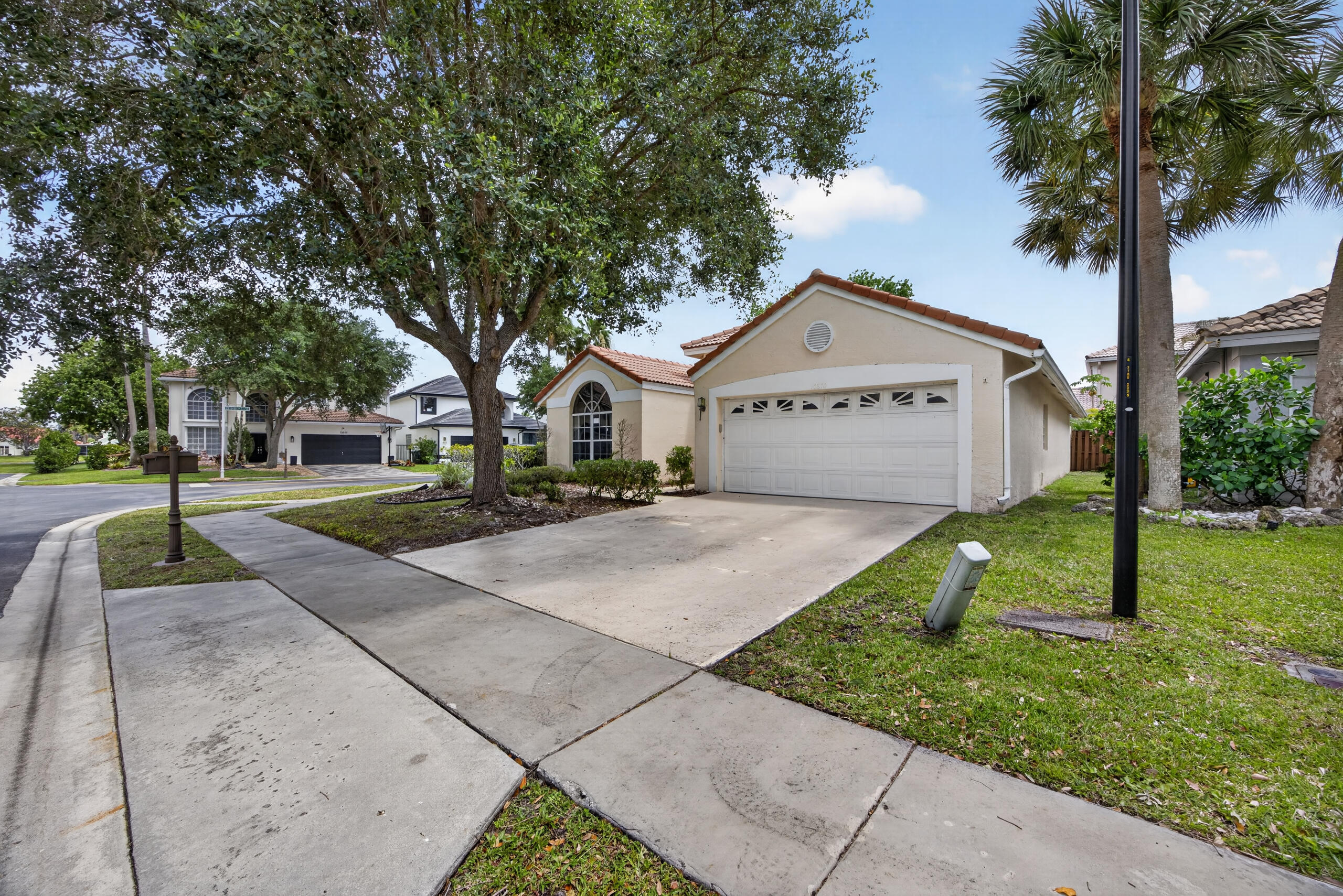 Foto de propiedad en 10870 Old Bridgeport Lane, Boca Raton, FL 33498 Boca Raton con MLS# 