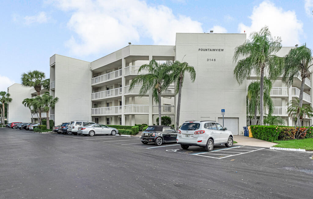 Foto de propiedad en 3146 Via Poinciana 203, Lake Worth, FL 33467 Lake Worth con MLS# 