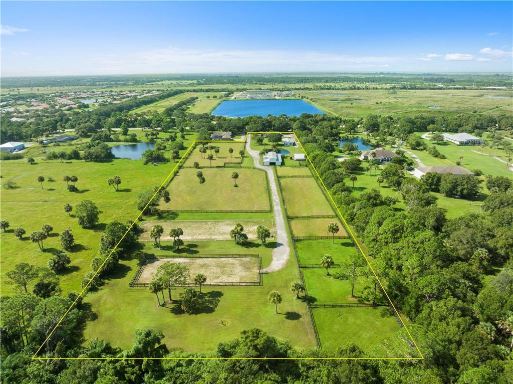 Foto de propiedad en 8530 8th Street, Vero Beach, FL 32968 Vero Beach con MLS# 