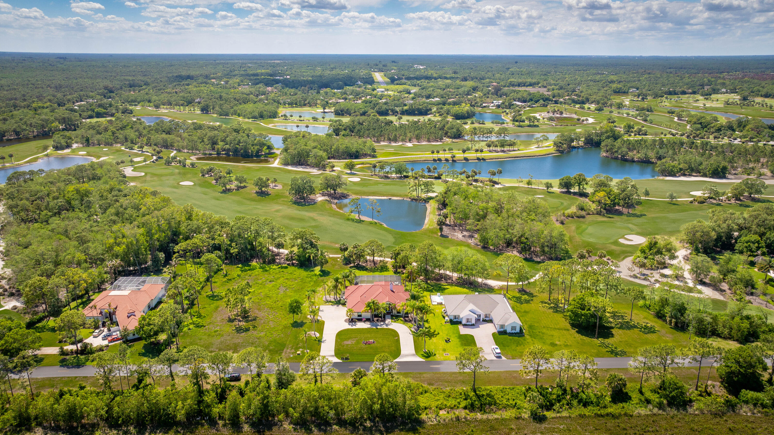 Foto de propiedad en 18680 SE Old Trail Drive E, Jupiter, FL 33478 Jupiter con MLS# 
