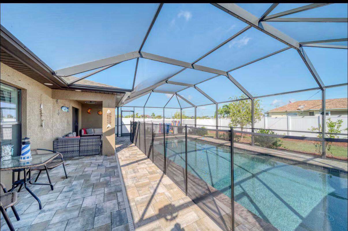 Foto de propiedad en 1925 SW 14th Street, Cape Coral, FL 33991 Cape Coral con MLS# 