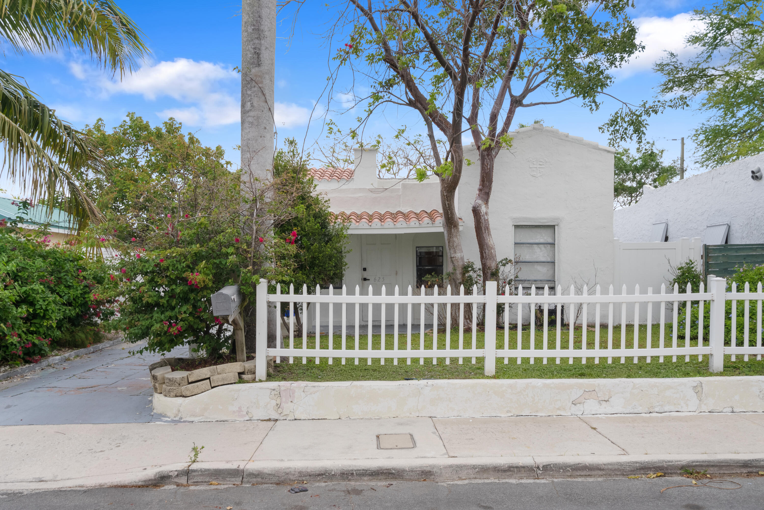 Foto de propiedad en 625 Selkirk Street, West Palm Beach, FL 33405 West Palm Beach con MLS# 