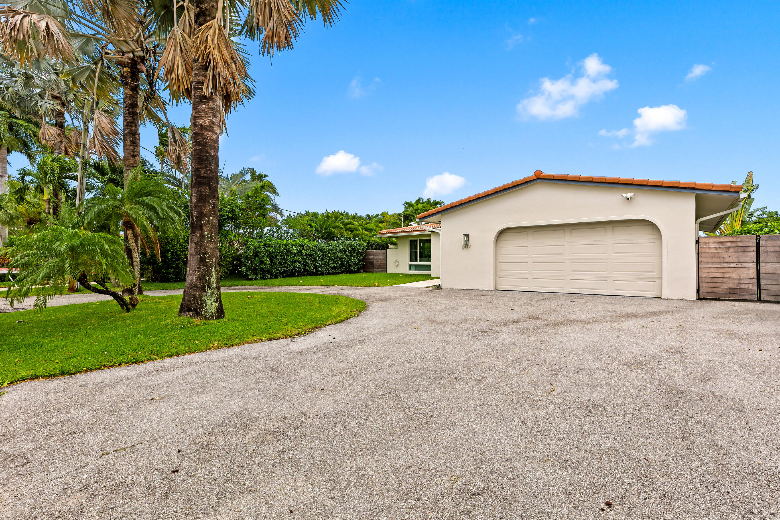Foto de propiedad en 2417 NE 19th Avenue, Wilton Manors, FL 33305 Wilton Manors con MLS# 