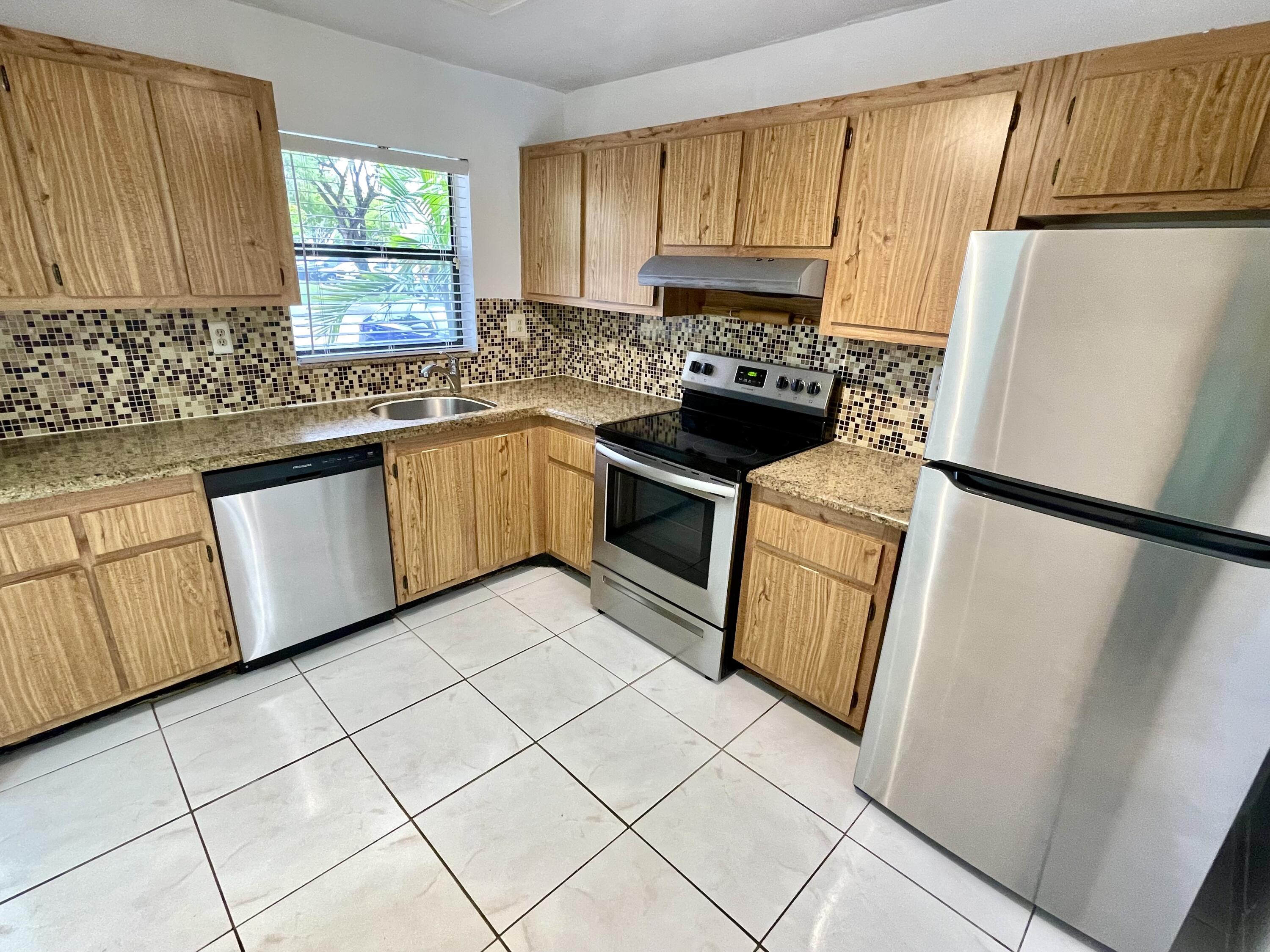 Foto de propiedad en 10442 Sunrise Lakes Boulevard 104, Sunrise, FL 33322 Sunrise con MLS# 