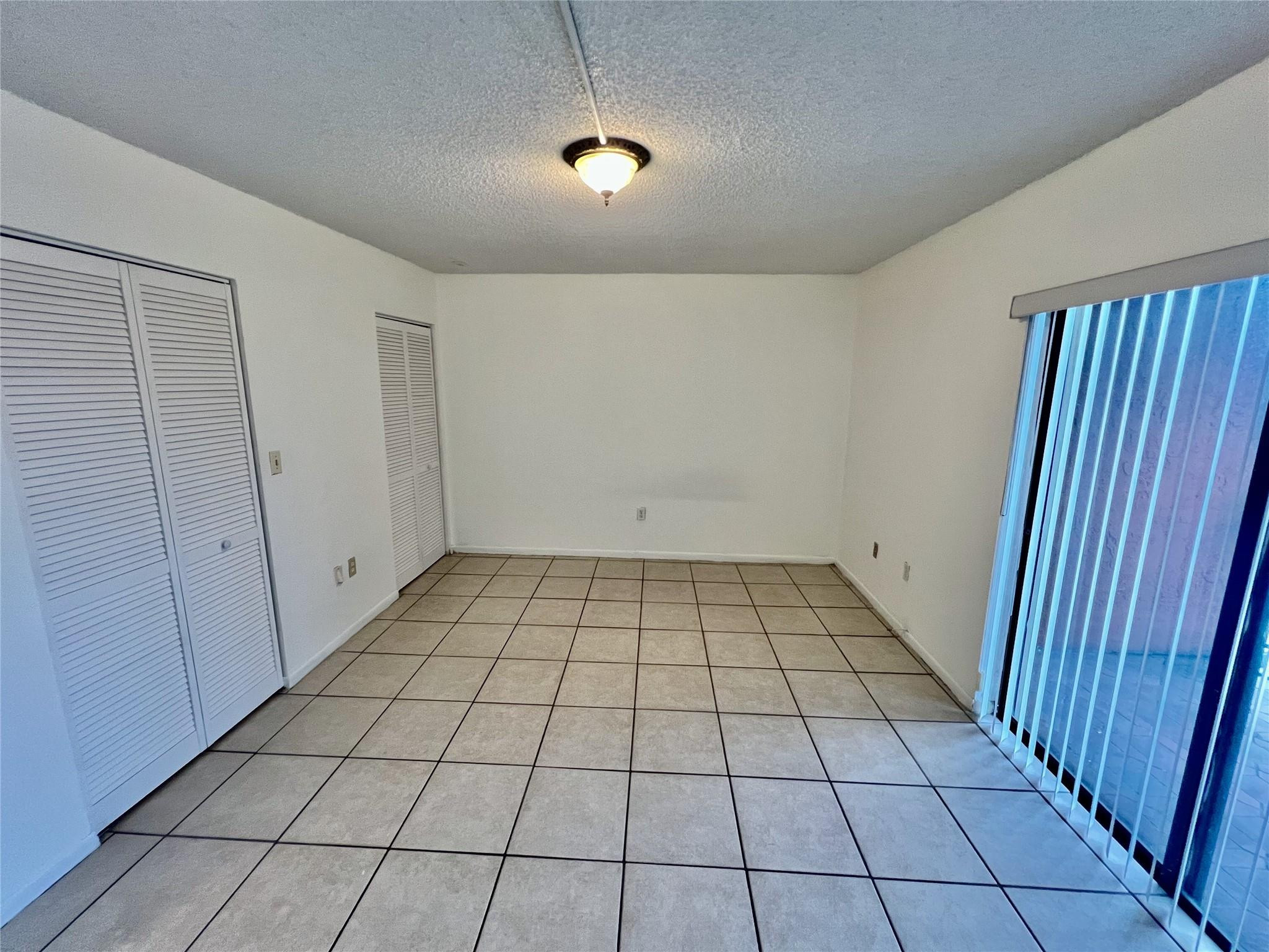 Foto de propiedad en 13500 NE 3rd Court 412, North Miami, FL 33161 North Miami con MLS# 