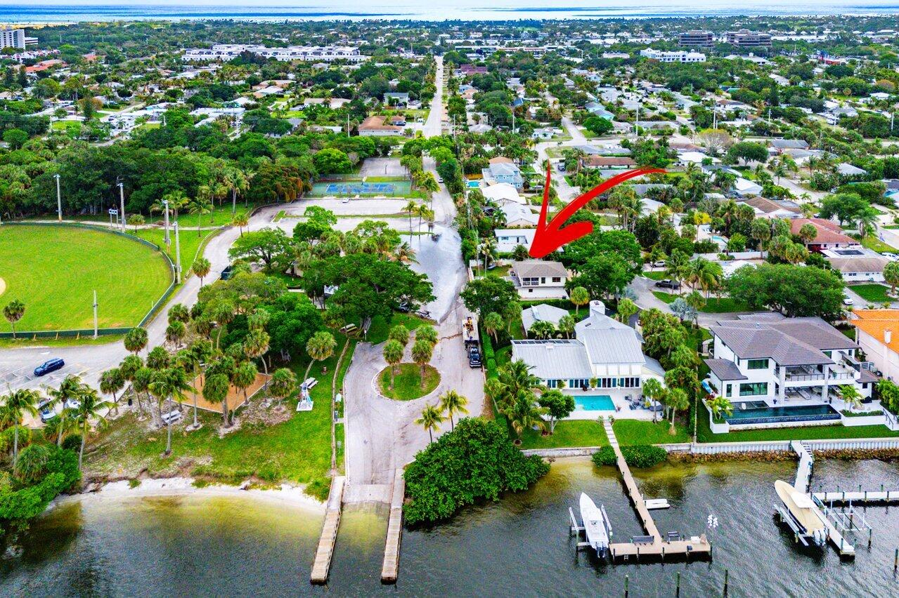 Foto de propiedad en 2101 N Palm Circle, North Palm Beach, FL 33408 North Palm Beach con MLS# 