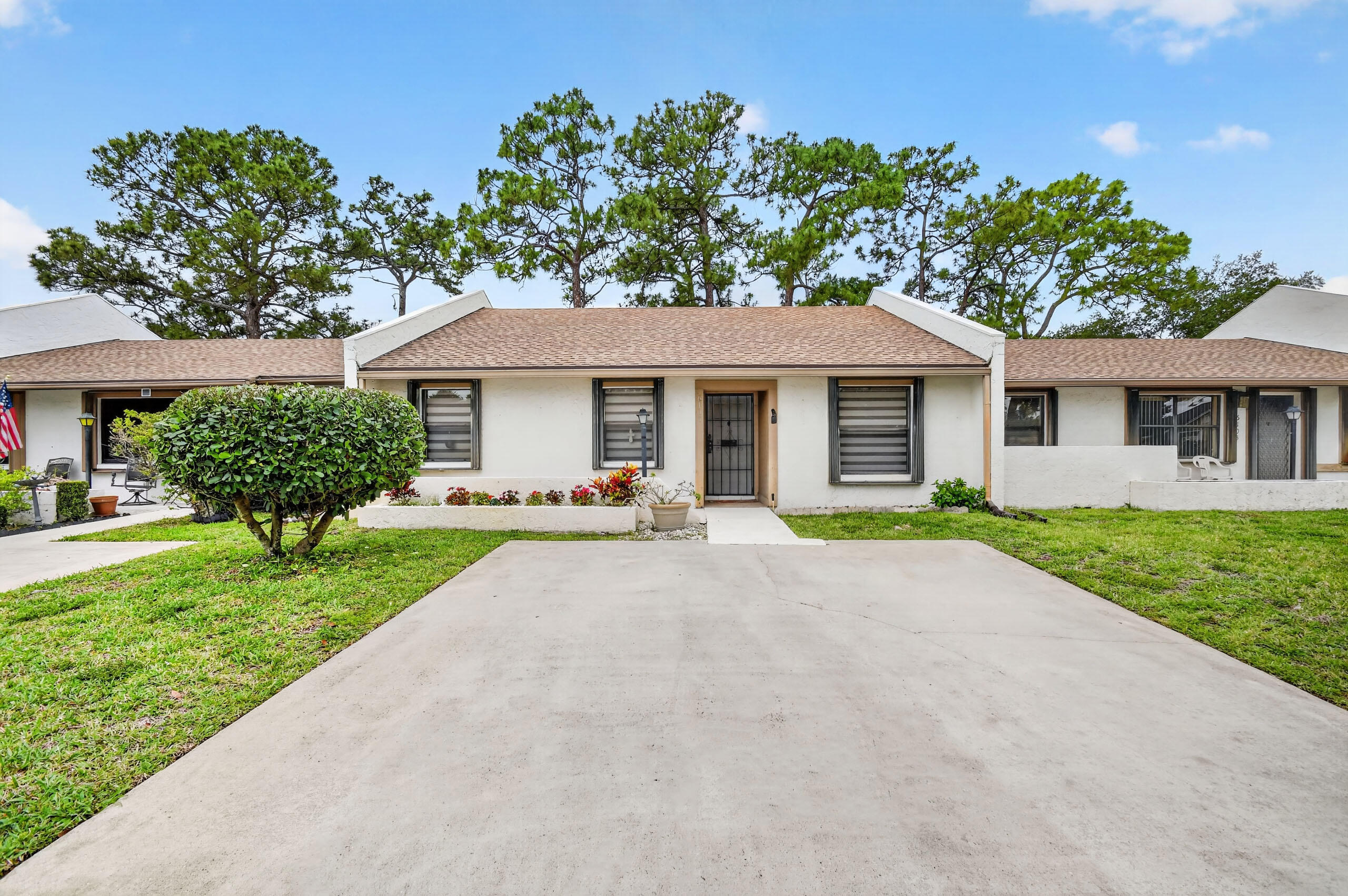 Foto de propiedad en 6105 Fairfield Circle, Greenacres, FL 33463 Greenacres con MLS# 