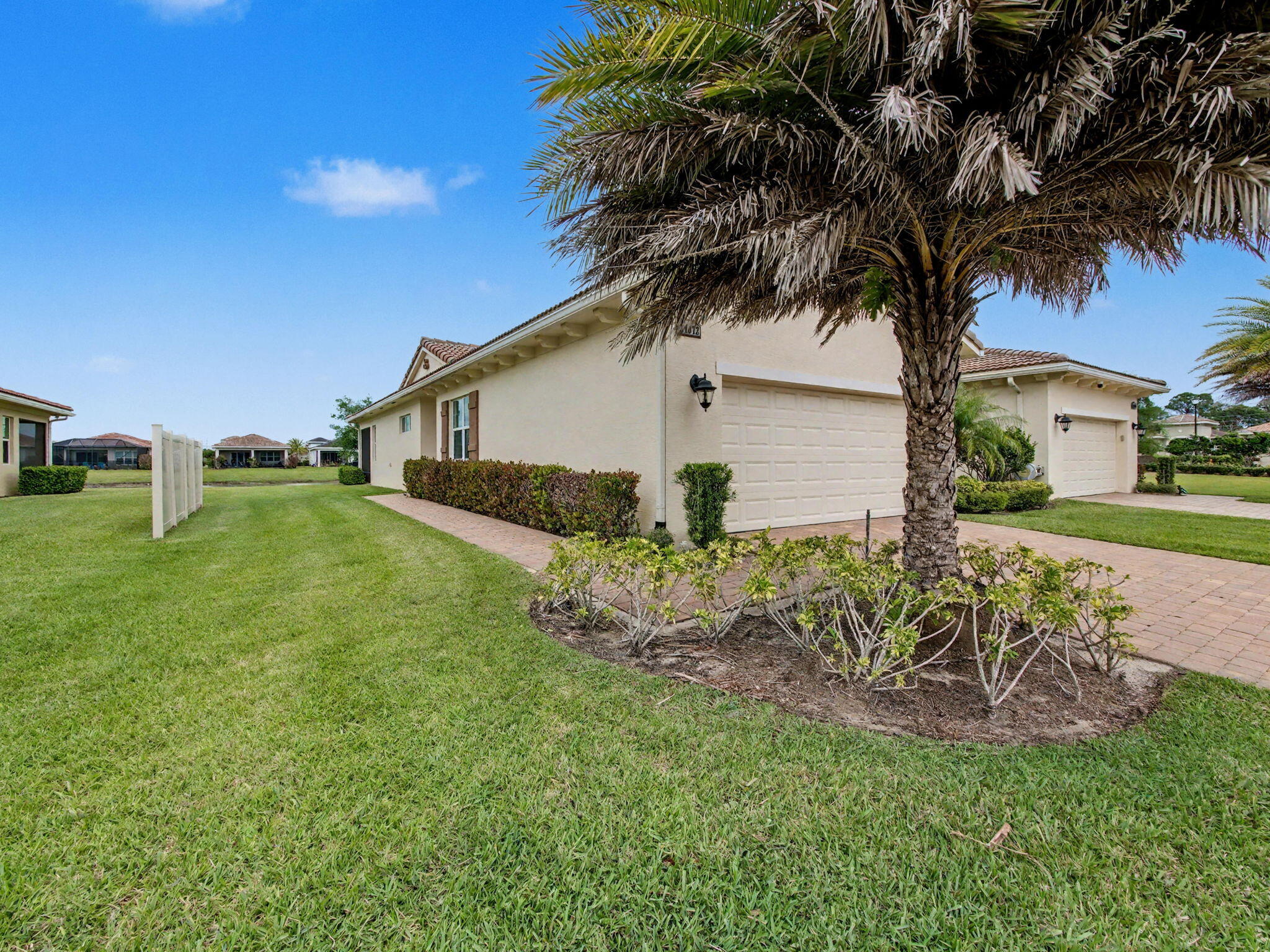Foto de propiedad en 24072 SW Firenze Way, Port St. Lucie, FL 34986 Port St. Lucie con MLS# 