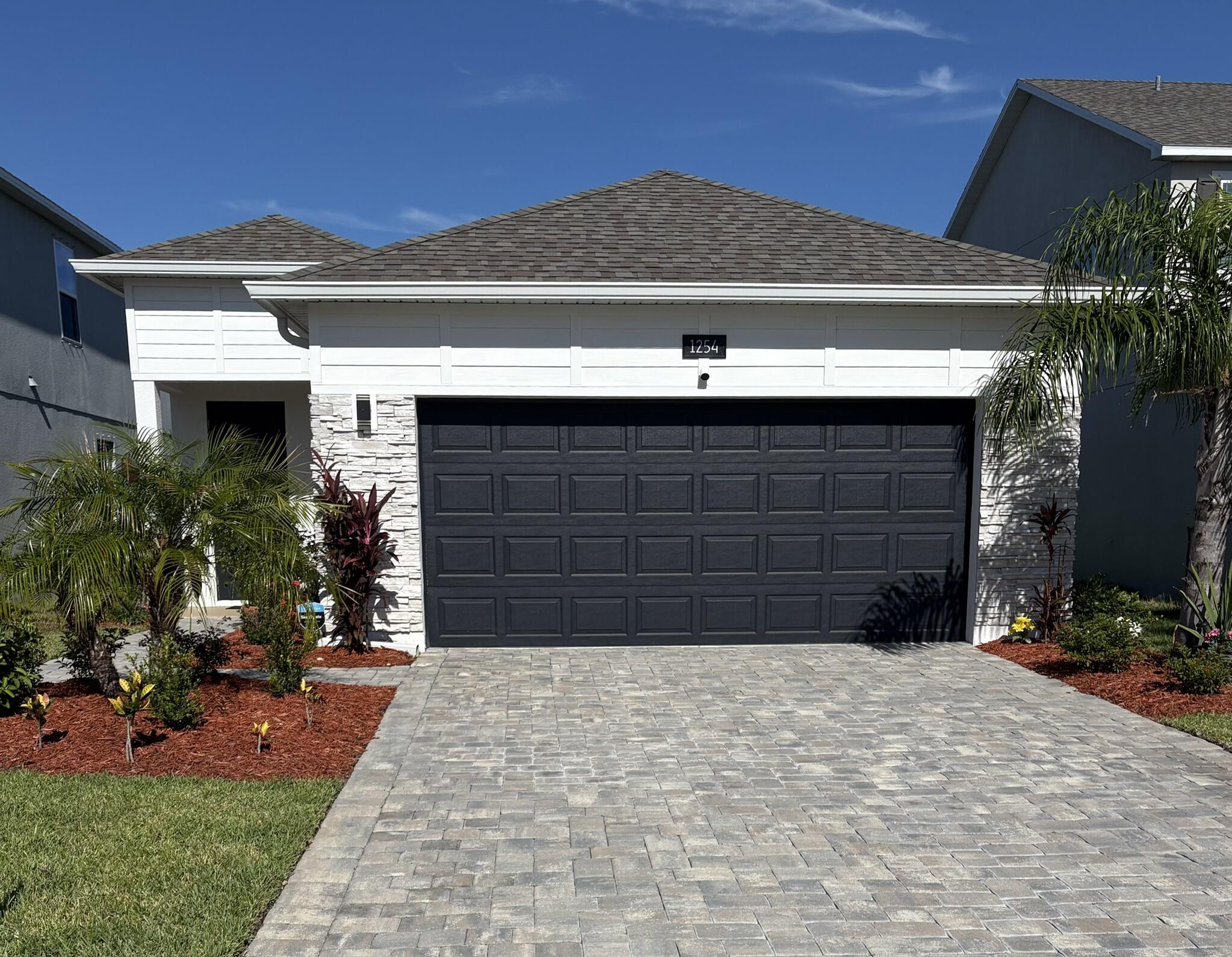 Foto de propiedad en 1254 Canfield Circle SE, Palm Bay, FL 32909 Palm Bay con MLS# 