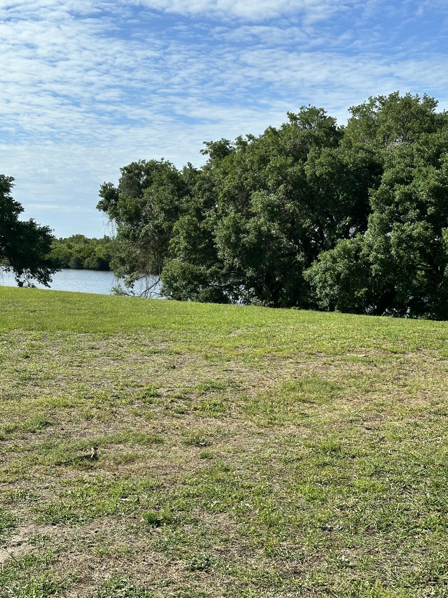 Foto de propiedad en 13364 SW 144th Parkway, Okeechobee, FL 34974 Okeechobee con MLS# 