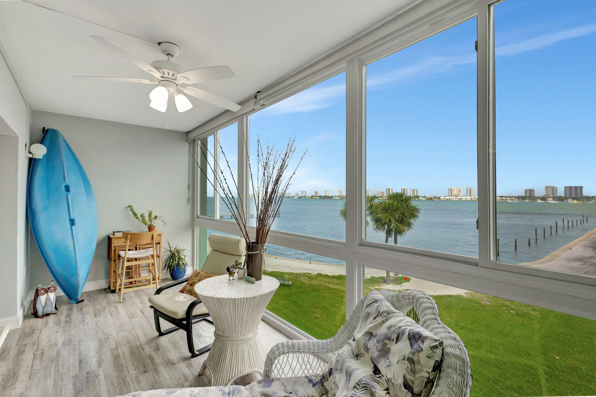 Foto de propiedad en 2936 Lake Shore Drive 309, Riviera Beach, FL 33404 Riviera Beach con MLS# 