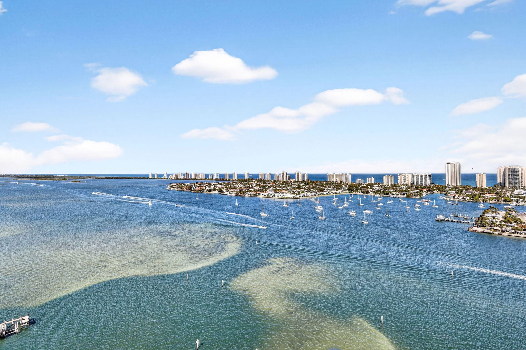 Foto de propiedad en 2640 Lake Shore Drive 2608, Riviera Beach, FL 33404 Riviera Beach con MLS# 