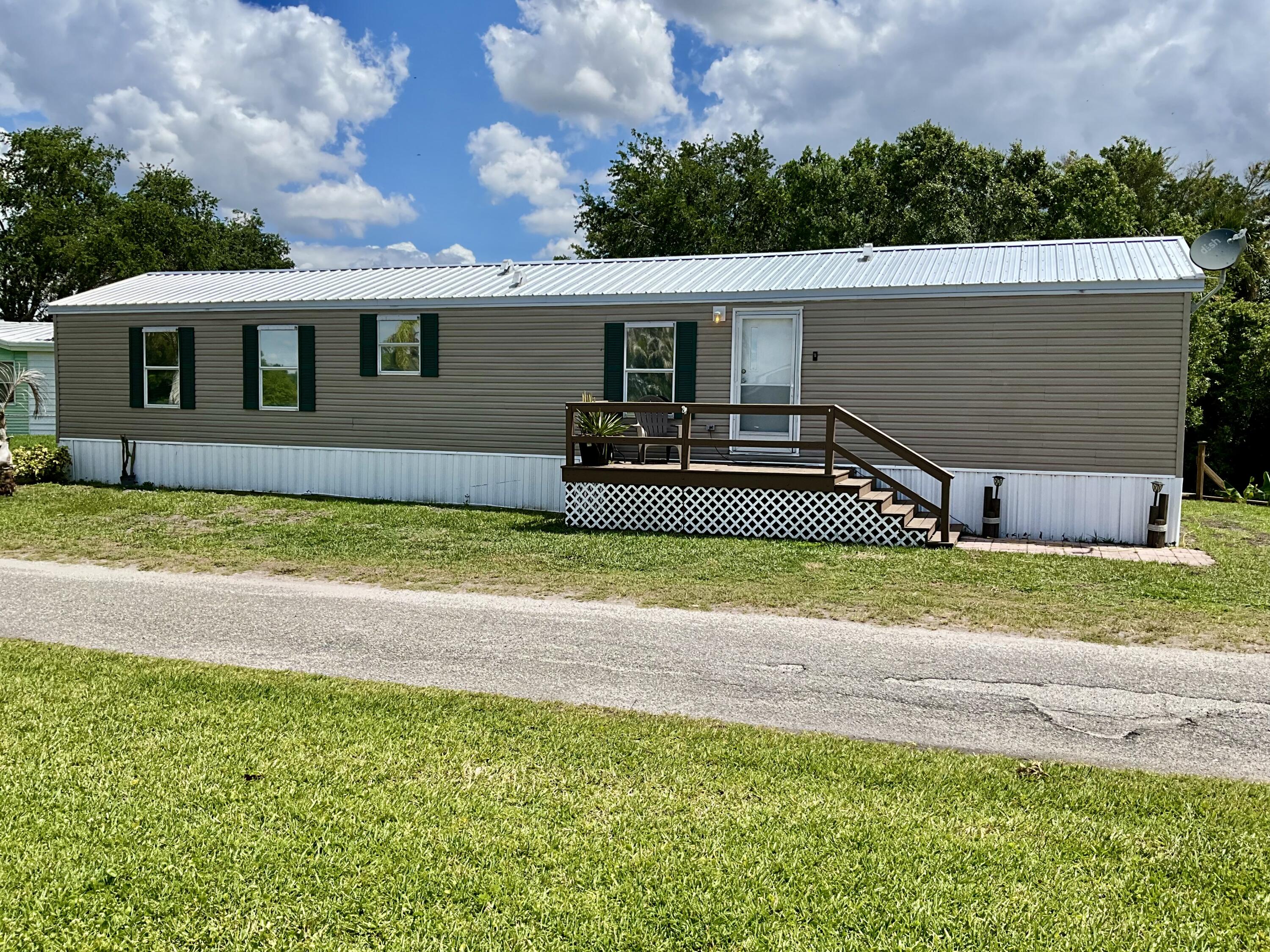 Foto de propiedad en 1905 SE 8th Avenue, Okeechobee, FL 34974 Okeechobee con MLS# 