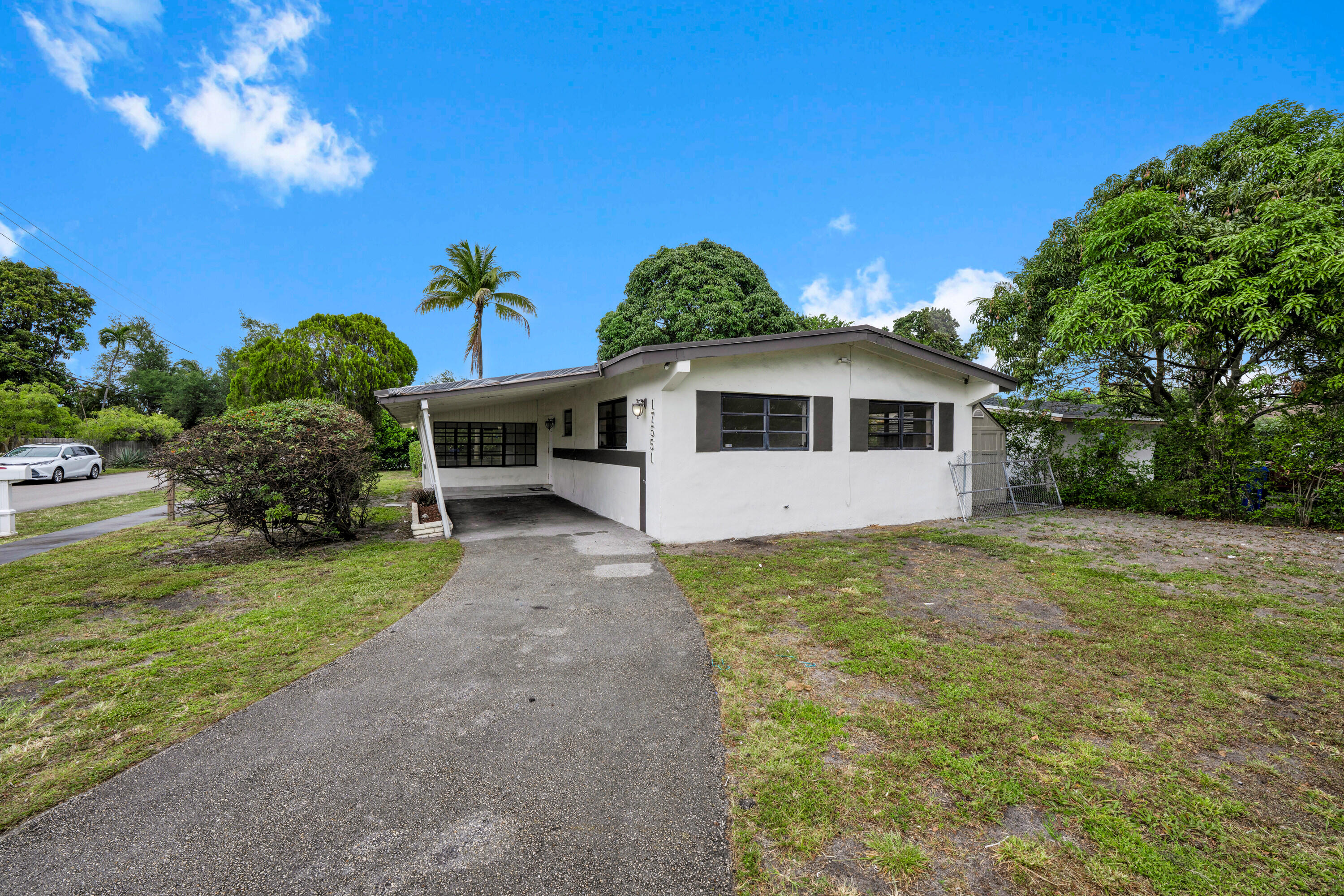 Foto de propiedad en 17551 NE 5th Avenue, North Miami Beach, FL 33162 North Miami Beach con MLS# 