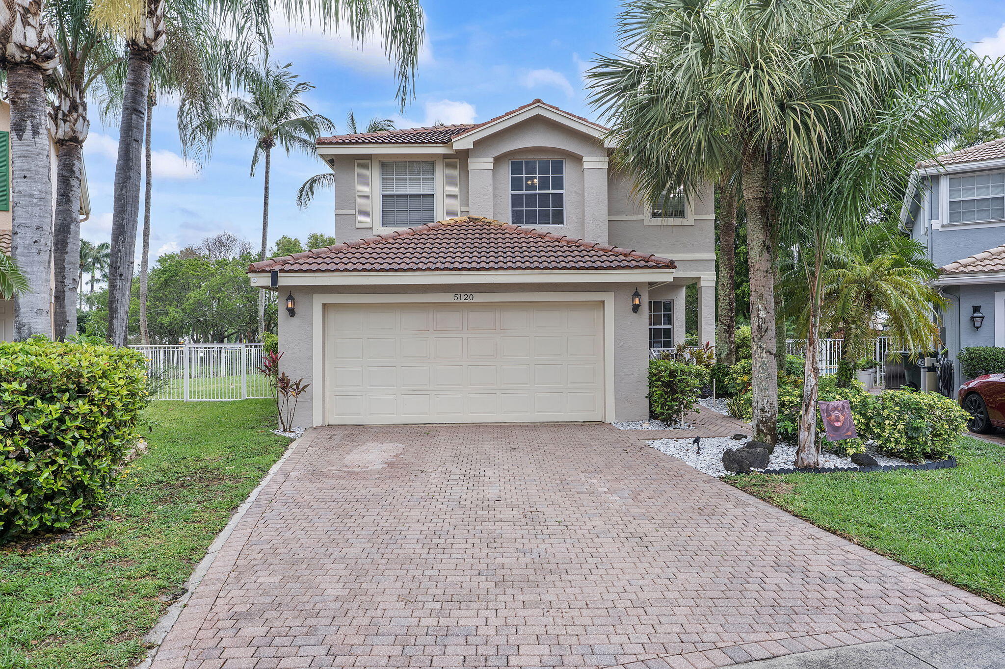 Foto de propiedad en 5120 Crescent Moon Drive, Greenacres, FL 33463 Greenacres con MLS# 