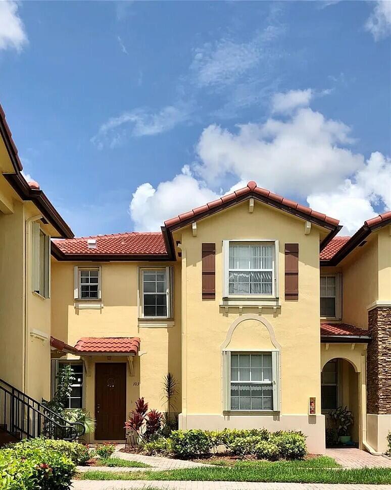 Foto de propiedad en 1655 NE 33rd Road 103-4, Homestead, FL 33033 Homestead con MLS# 