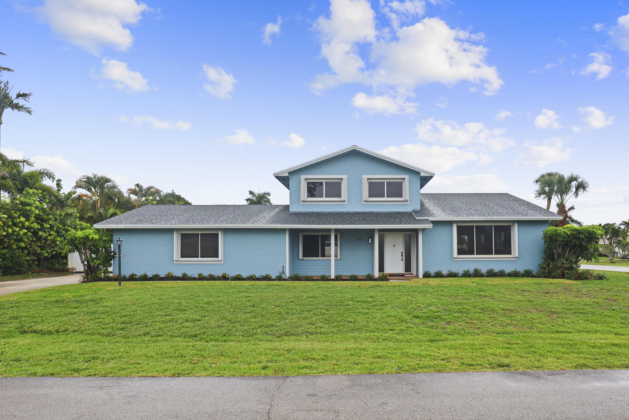 Foto de propiedad en 3905 Flag Drive, Palm Beach Gardens, FL 33410 Palm Beach Gardens con MLS# 