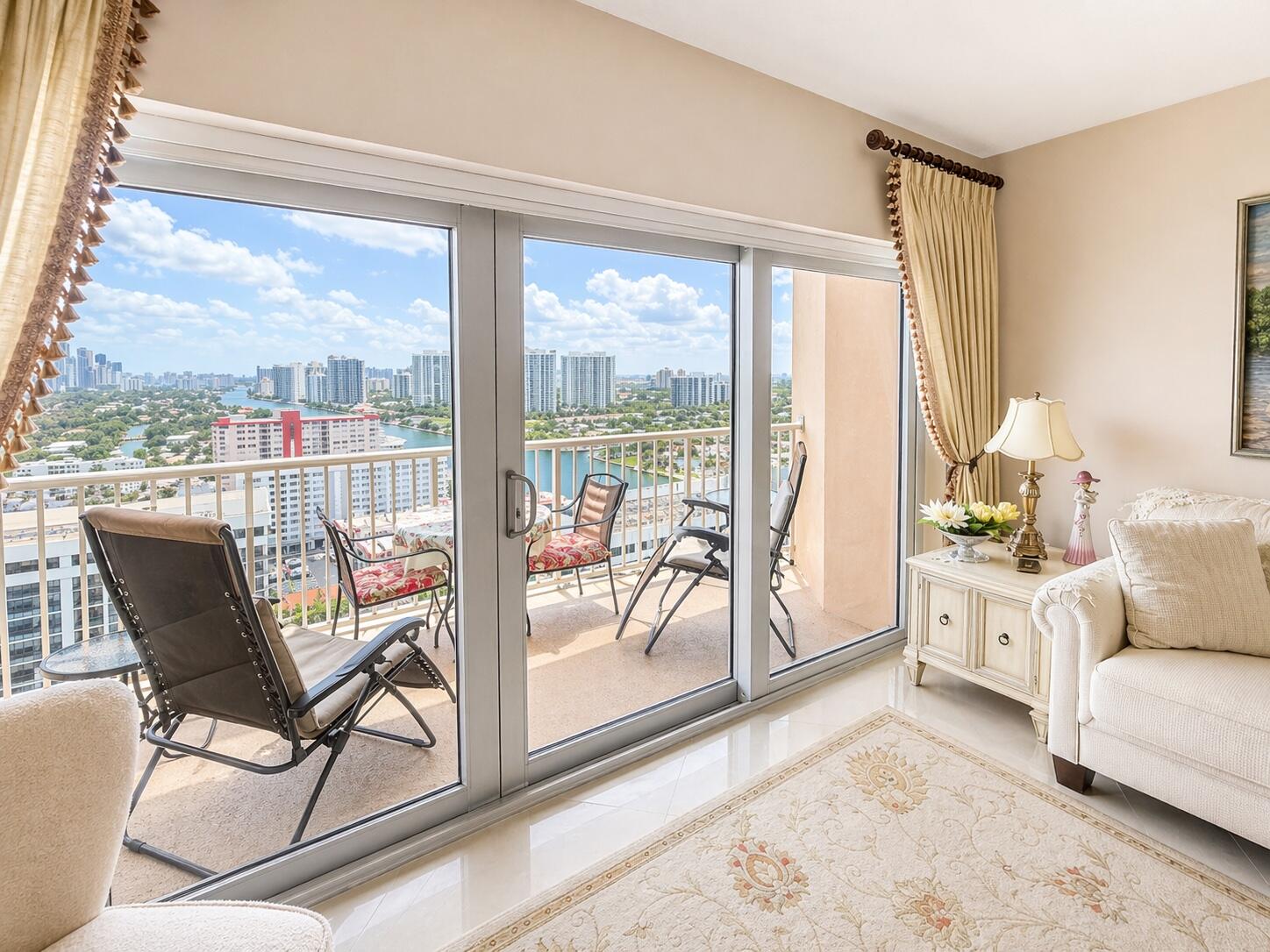 Foto de propiedad en 1985 S Ocean Drive Phc, Hallandale Beach, FL 33009 Hallandale Beach con MLS# 