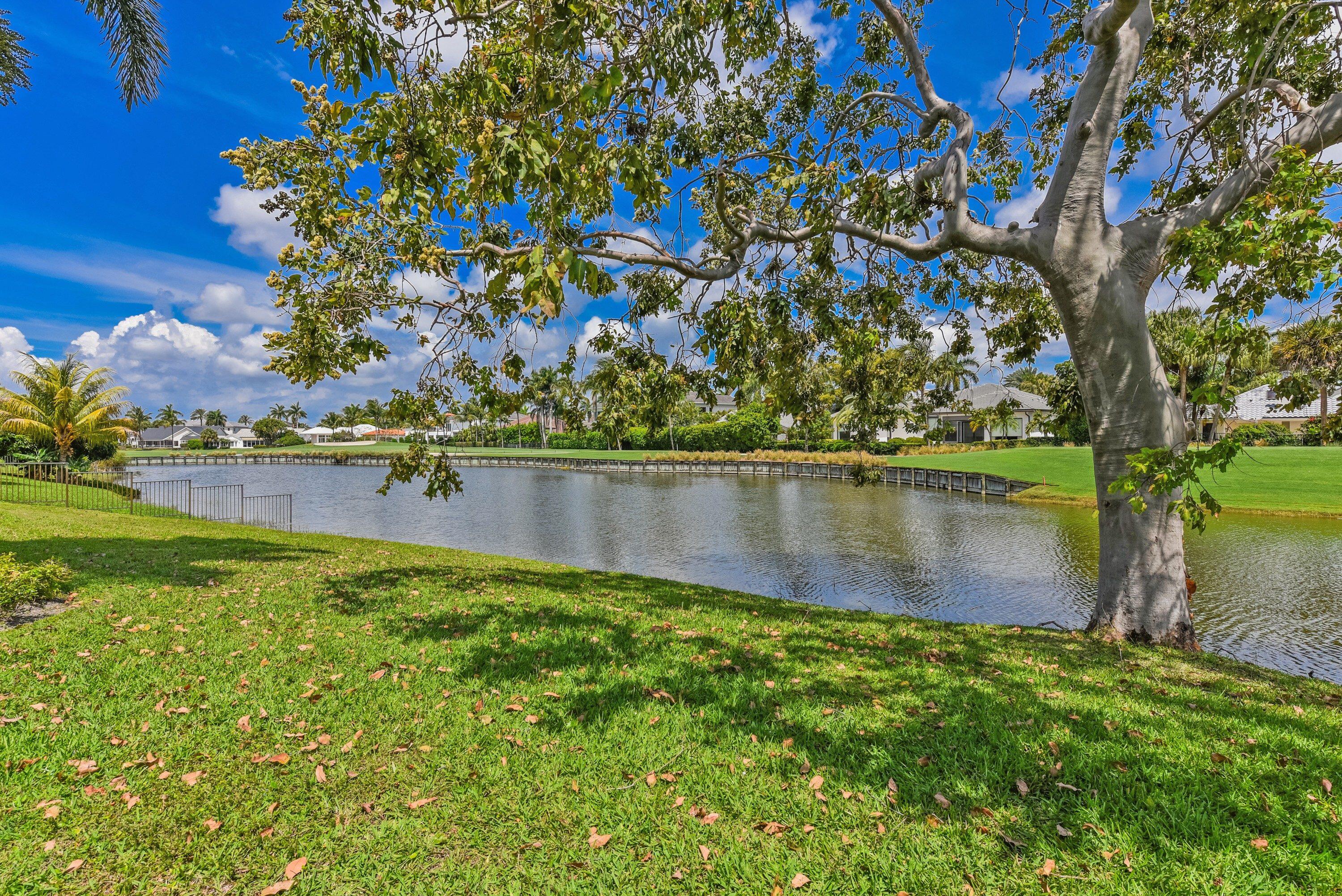Foto de propiedad en 17974 Foxborough Lane, Boca Raton, FL 33496 Boca Raton con MLS# 