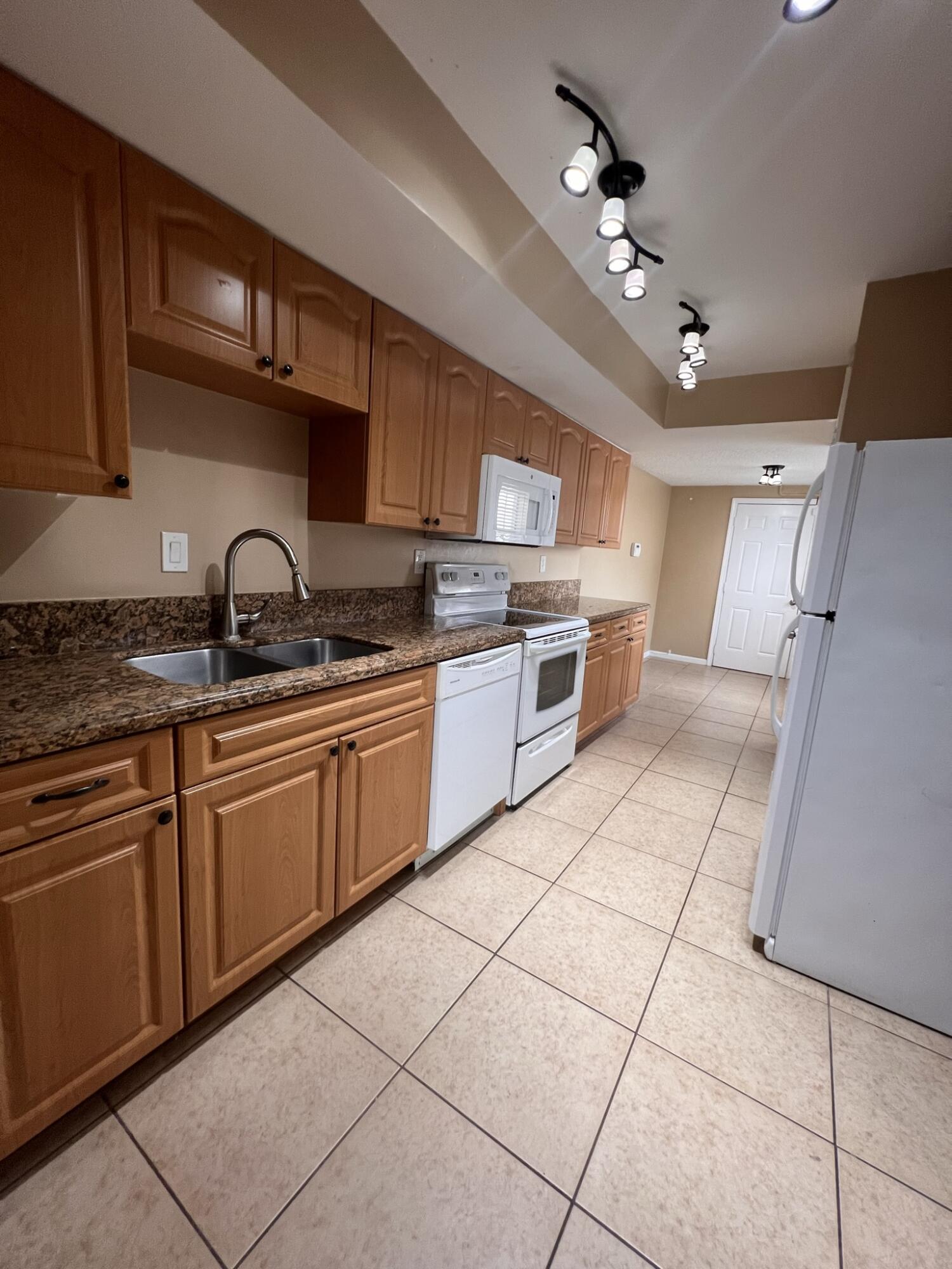 Foto de propiedad en 3177 Coral Springs Drive 0, Coral Springs, FL 33065 Coral Springs con MLS# 