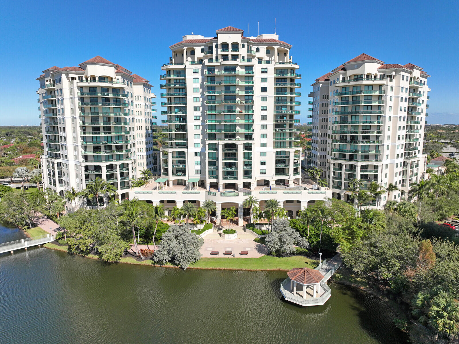 Resort style amenities, outstanding services, great location