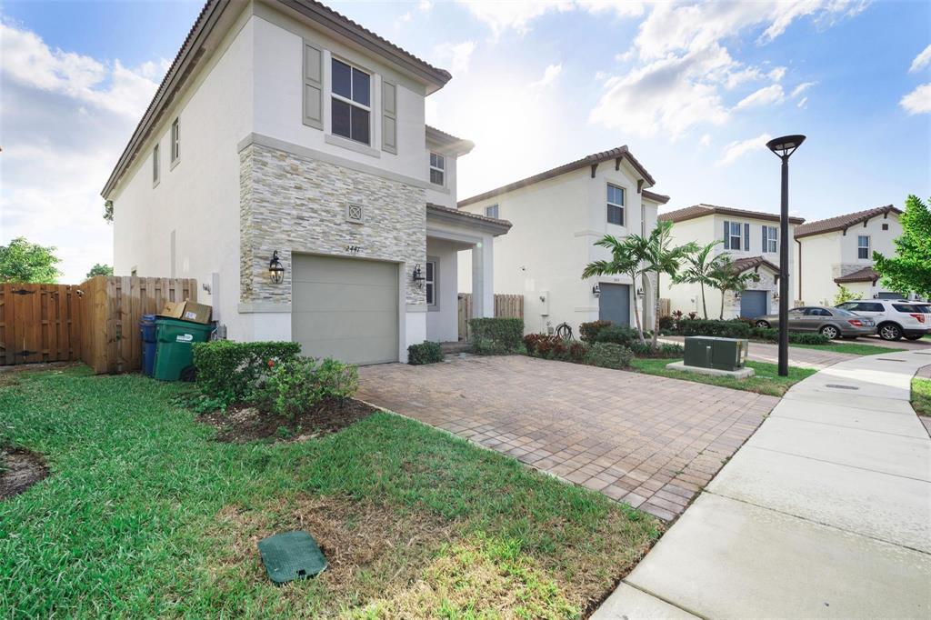 Foto de propiedad en 2441 NW 131st Circle 2441, Miami, FL 33167 Miami con MLS# 