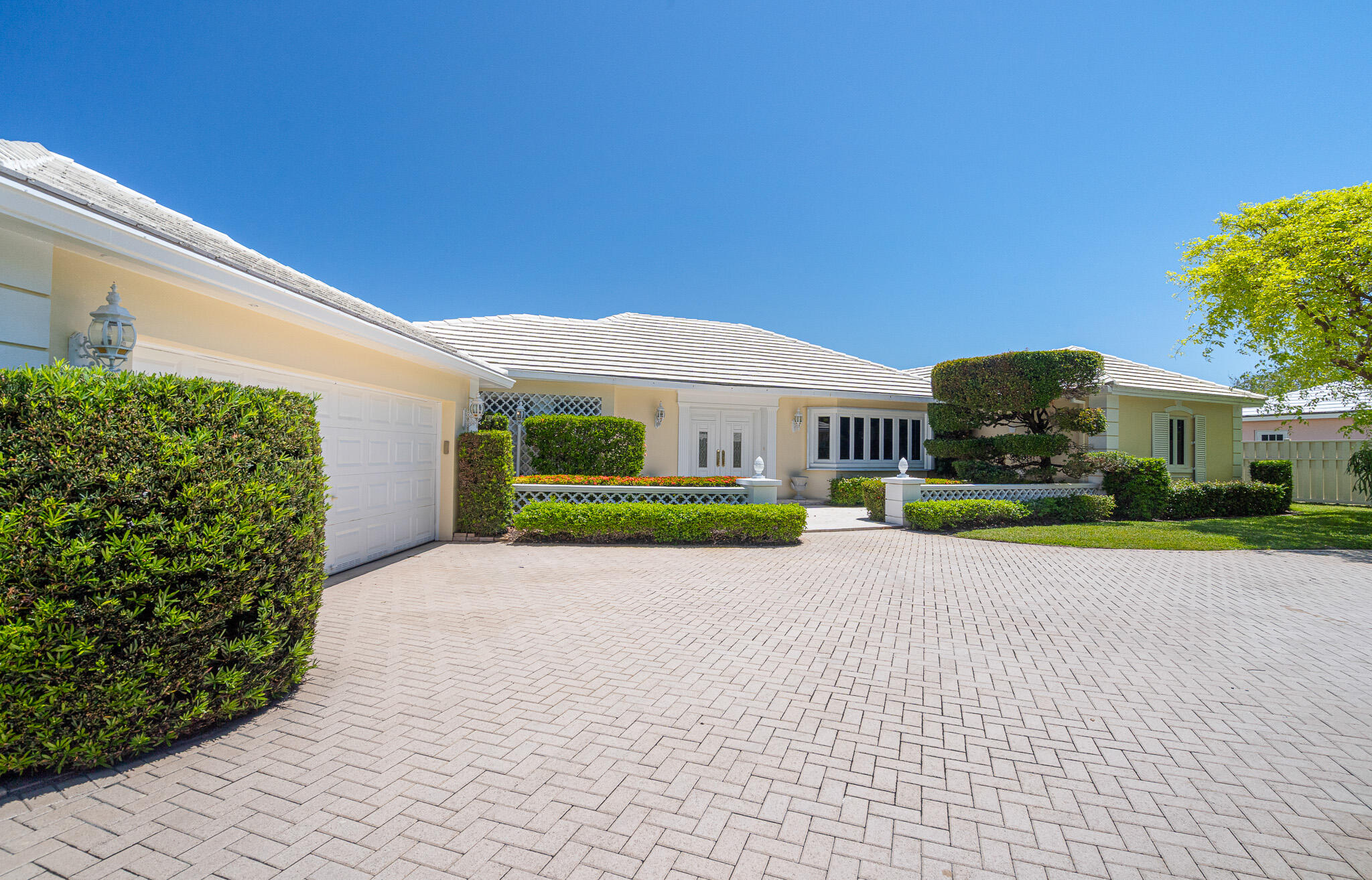 Foto de propiedad en 57 Cayuga Road, Sea Ranch Lakes, FL 33308 Sea Ranch Lakes con MLS# 