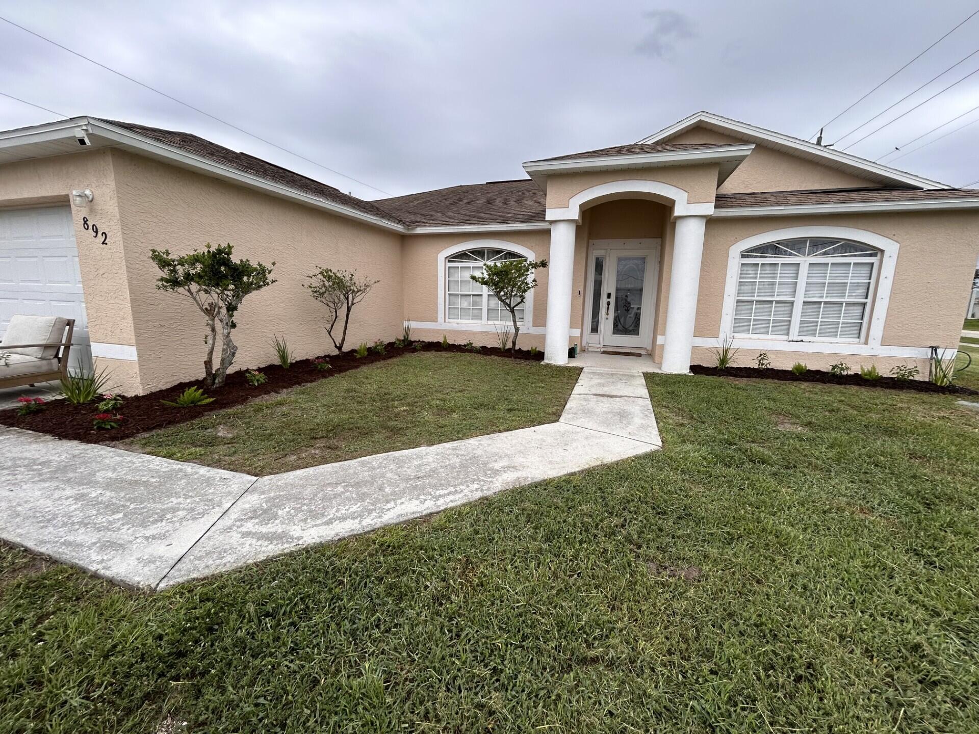 Foto de propiedad en 892 SW Duncan Terrace, Port St. Lucie, FL 34953 Port St. Lucie con MLS# 