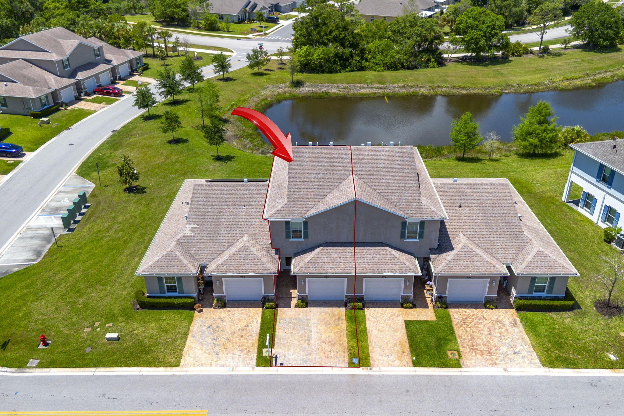Foto de propiedad en 696 NE Waters Edge Lane, Port St. Lucie, FL 34983 Port St. Lucie con MLS# 