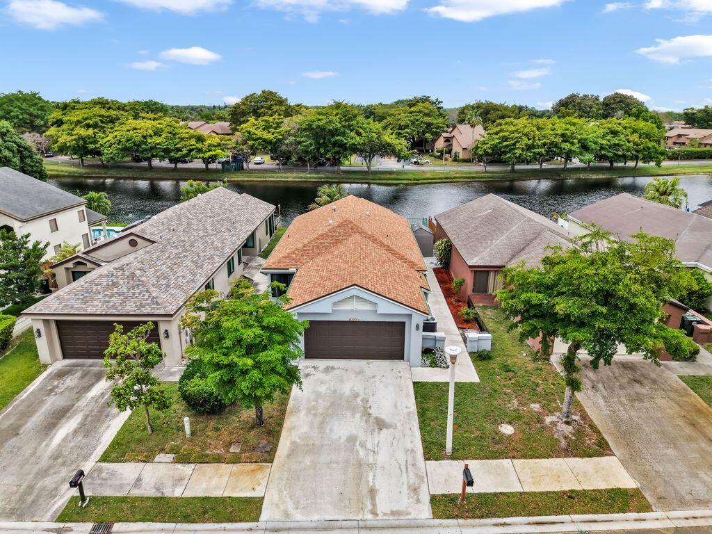 Foto de propiedad en 3761 NW 21 Street, Coconut Creek, FL 33066 Coconut Creek con MLS# 